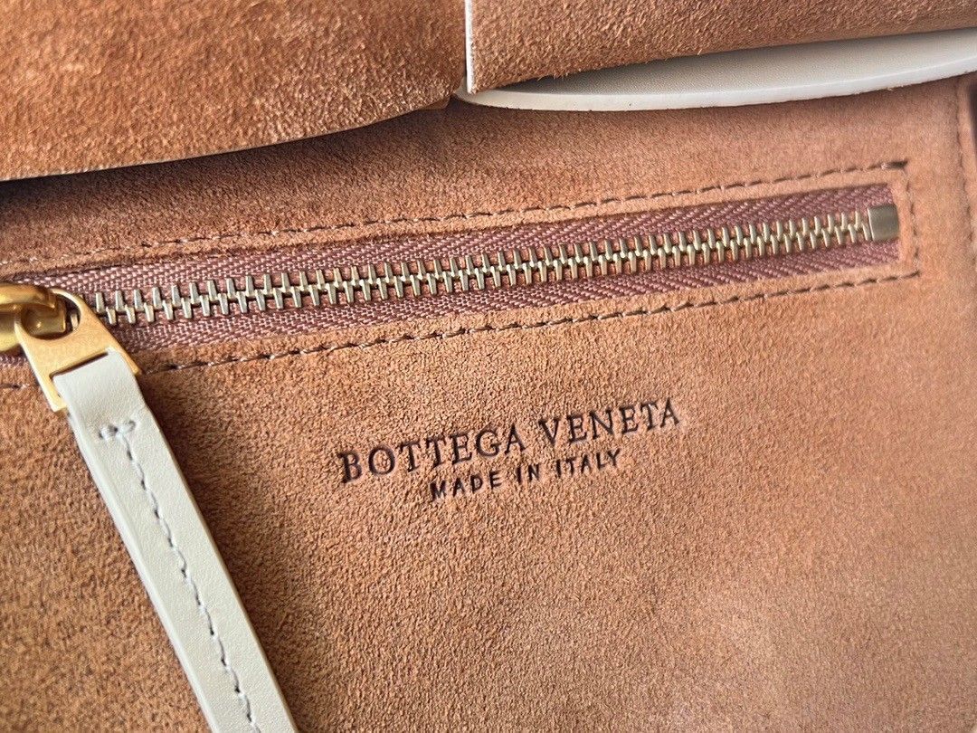 Bottega Veneta Arco Mini Bag In Beige Intrecciato Calfskin