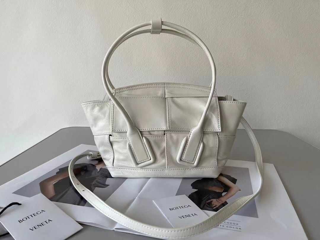 Bottega Veneta Arco Mini Bag In White Intrecciato Leather