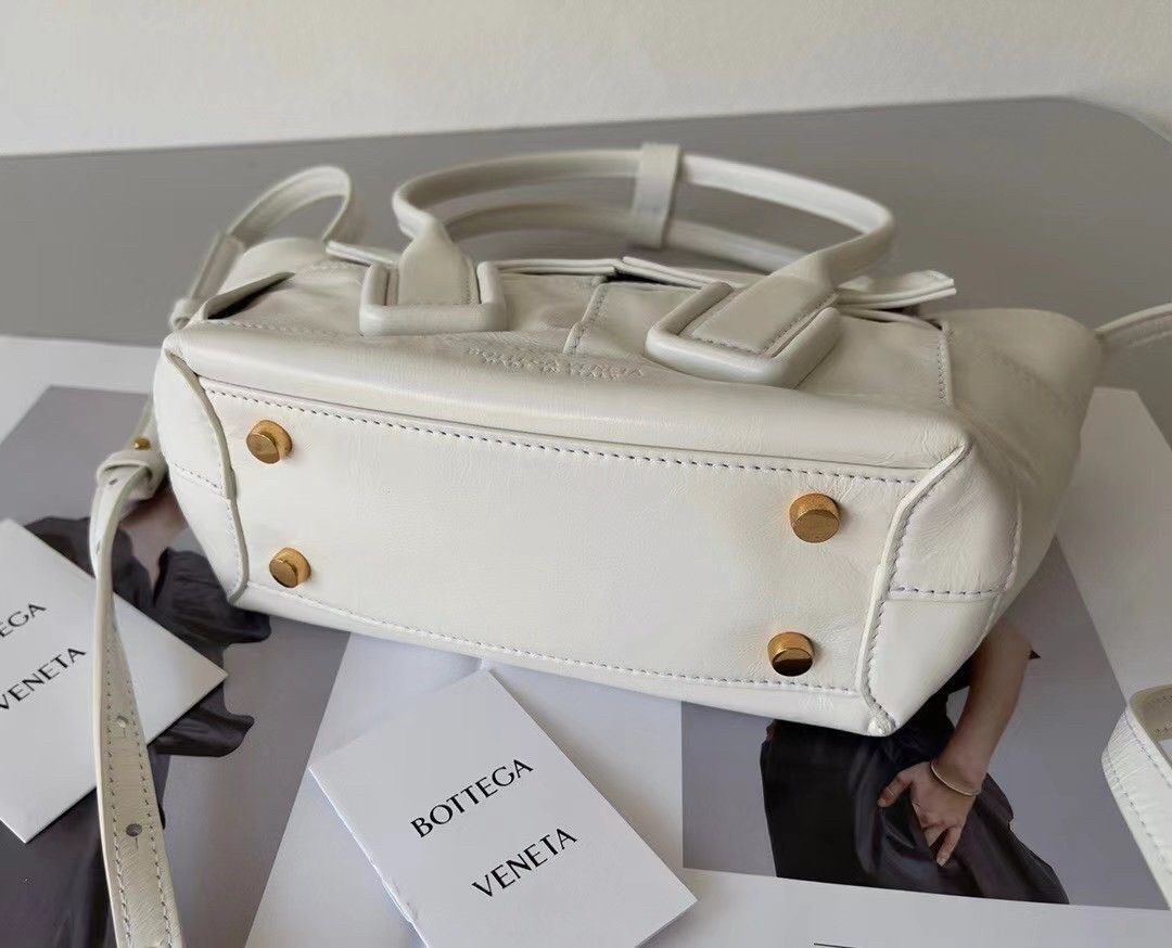 Bottega Veneta Arco Mini Bag In White Intrecciato Leather