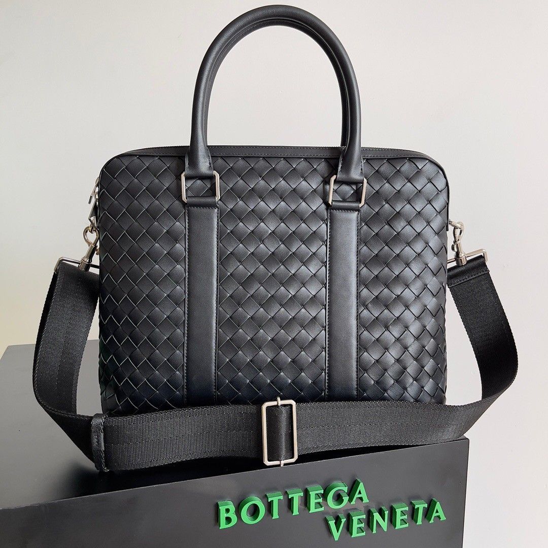 Bottega Veneta Large Briefcase In Black Intrecciato Calfskin