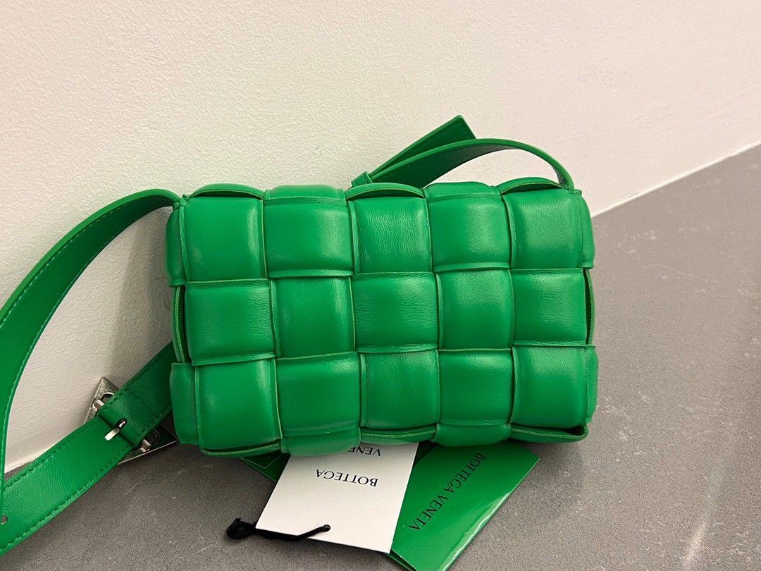 Bottega Veneta Small Padded Cassette Bag In Parakeet Lambskin