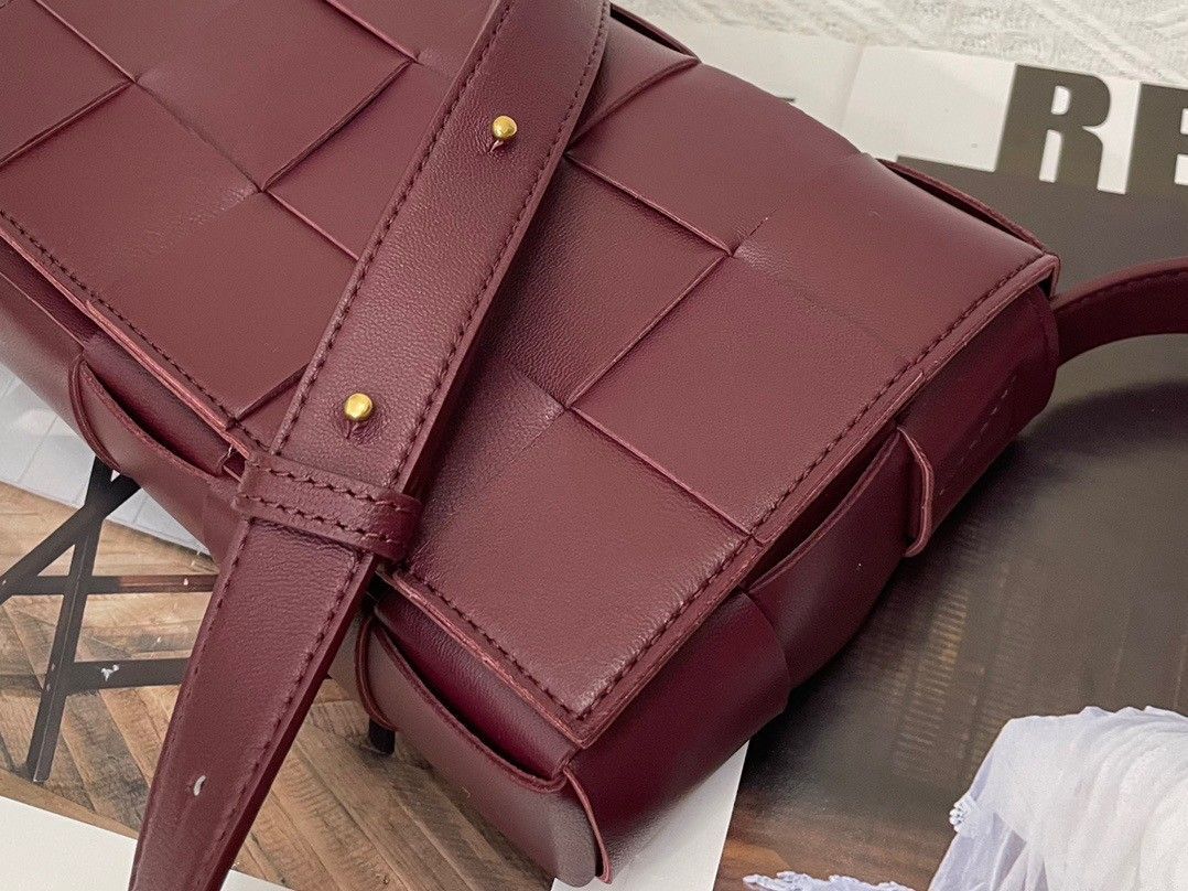 Bottega Veneta Cassette Bag In Bordeaux Intreccio Lambskin