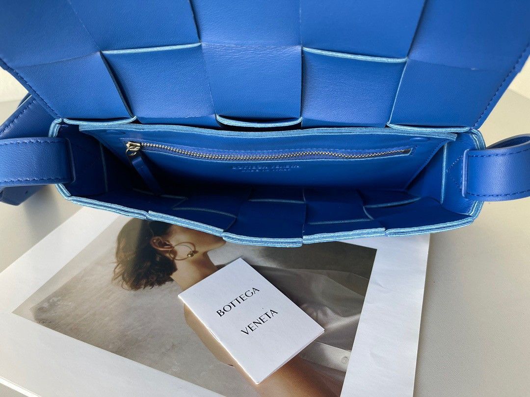 Bottega Veneta Cassette Bag In Blue Intreccio Lambskin