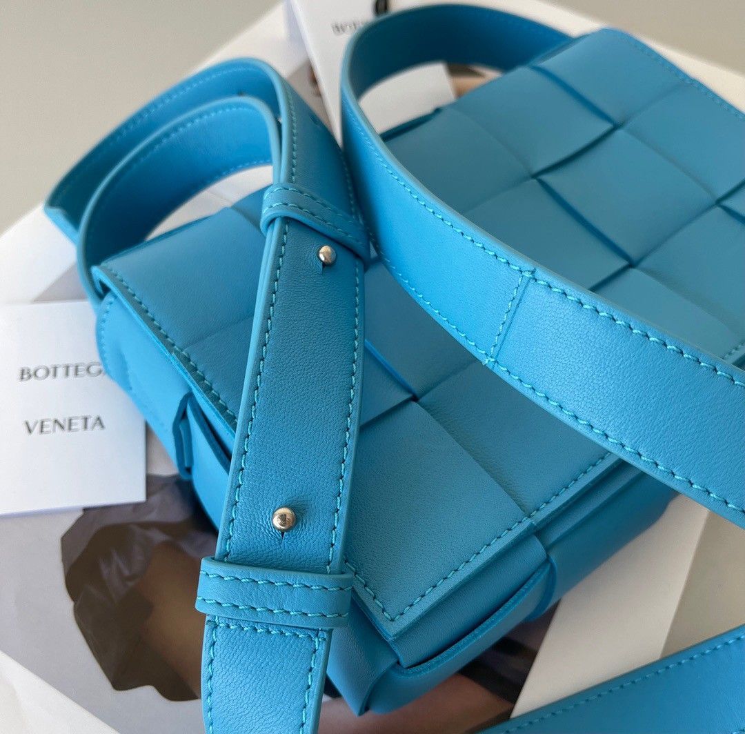 Bottega Veneta Cassette Bag In Mallard Intreccio Lambskin