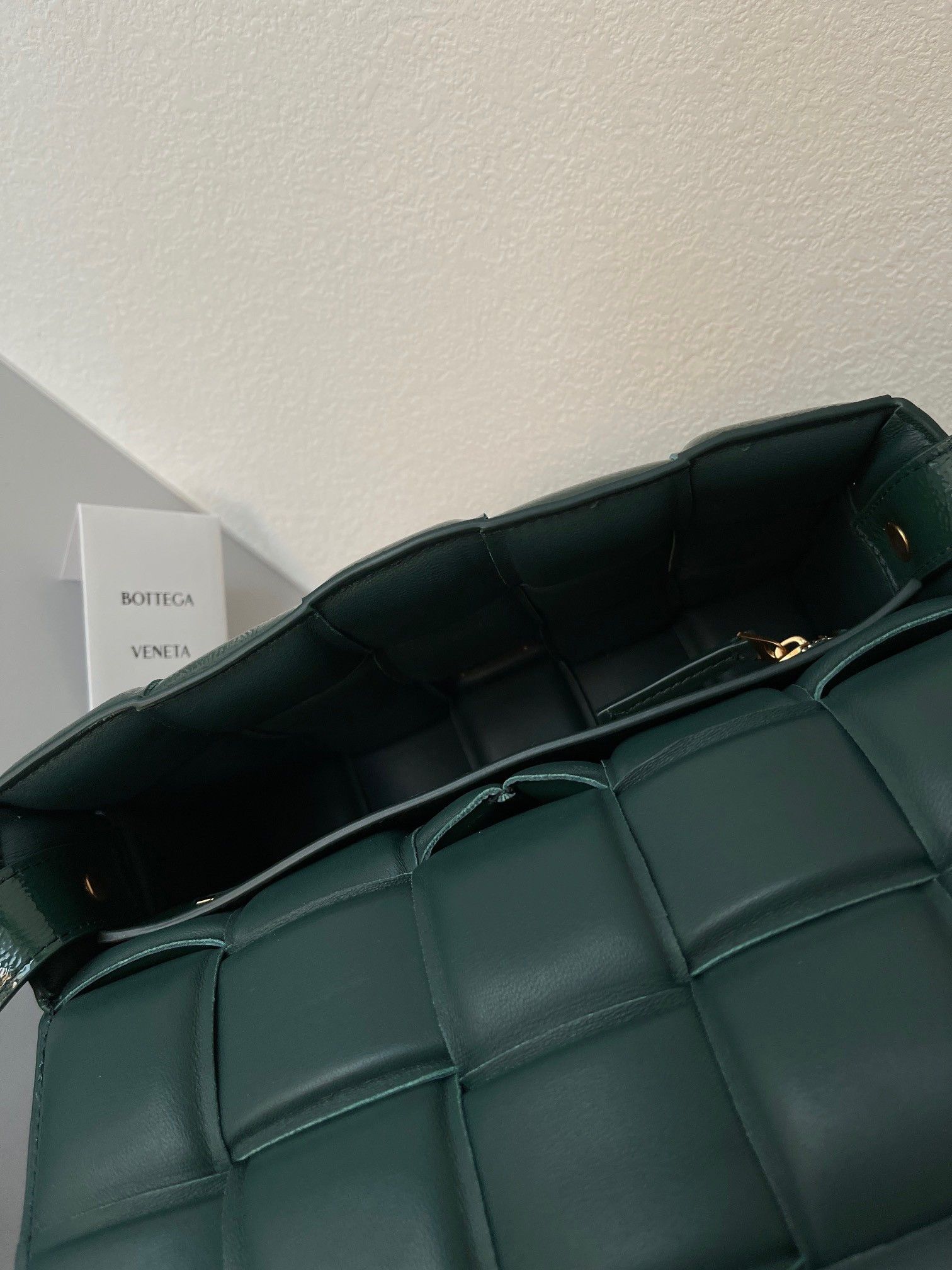 Bottega Veneta Padded Cassette Bag In Green Intrecciato Deerskin