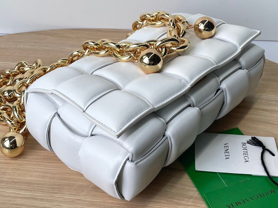 Bottega Veneta Chain Cassette Bag In White Intrecciato Lambskin