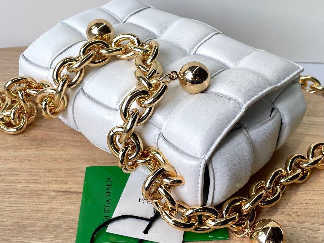 Bottega Veneta Chain Cassette Bag In White Intrecciato Lambskin