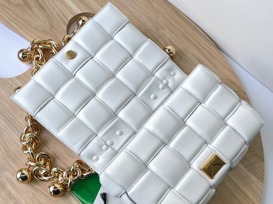 Bottega Veneta Chain Cassette Bag In White Intrecciato Lambskin