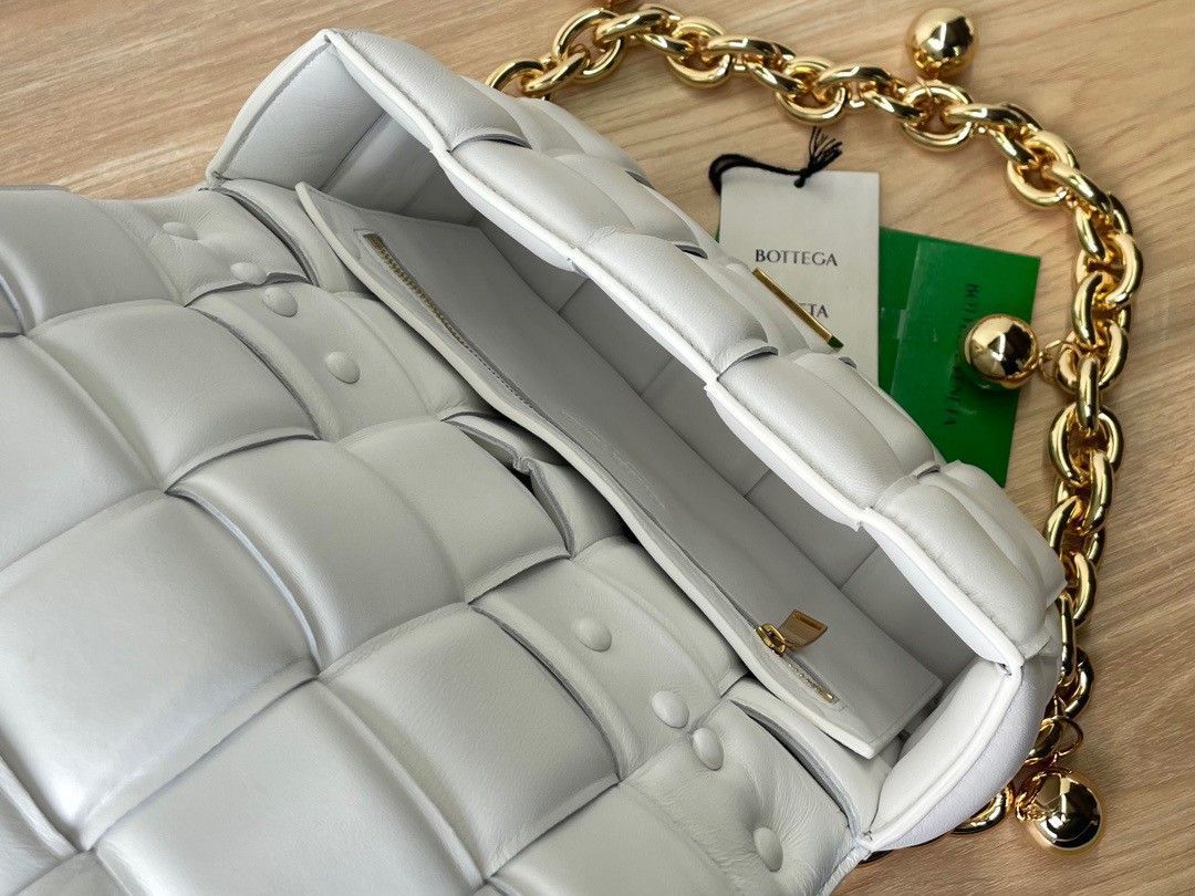 Bottega Veneta Chain Cassette Bag In White Intrecciato Lambskin