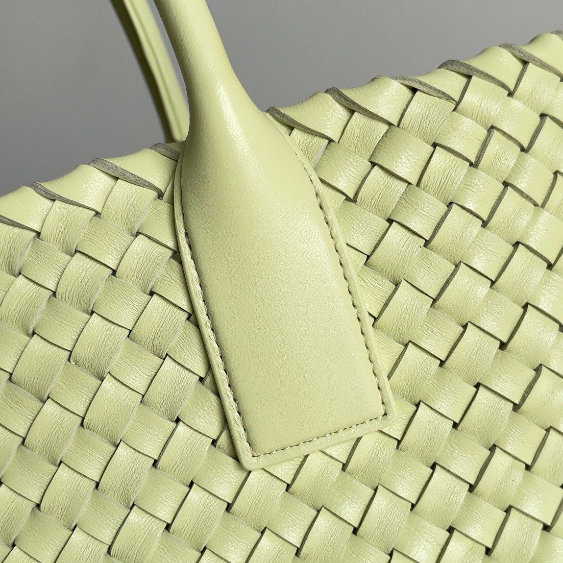 Bottega Veneta Cabat Medium Bag In Lemon Intrecciato Lambskin