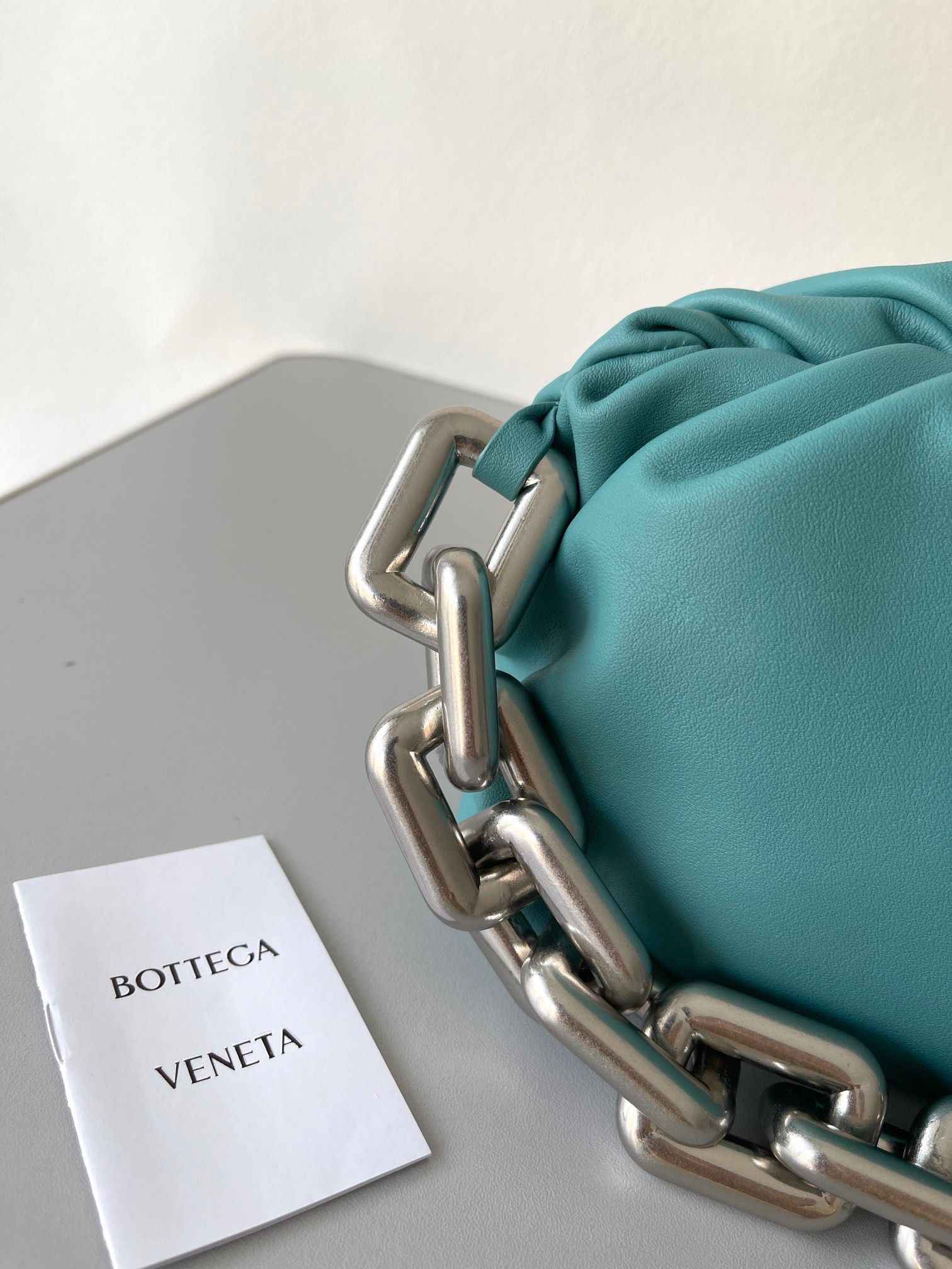 Bottega Veneta The Chain Pouch Bag In Lake Green Calfskin