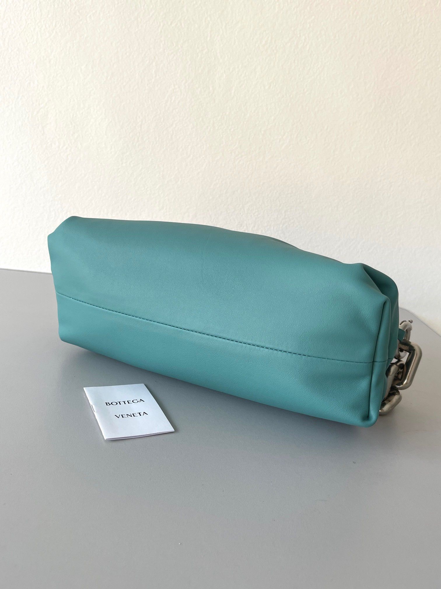 Bottega Veneta The Chain Pouch Bag In Lake Green Calfskin