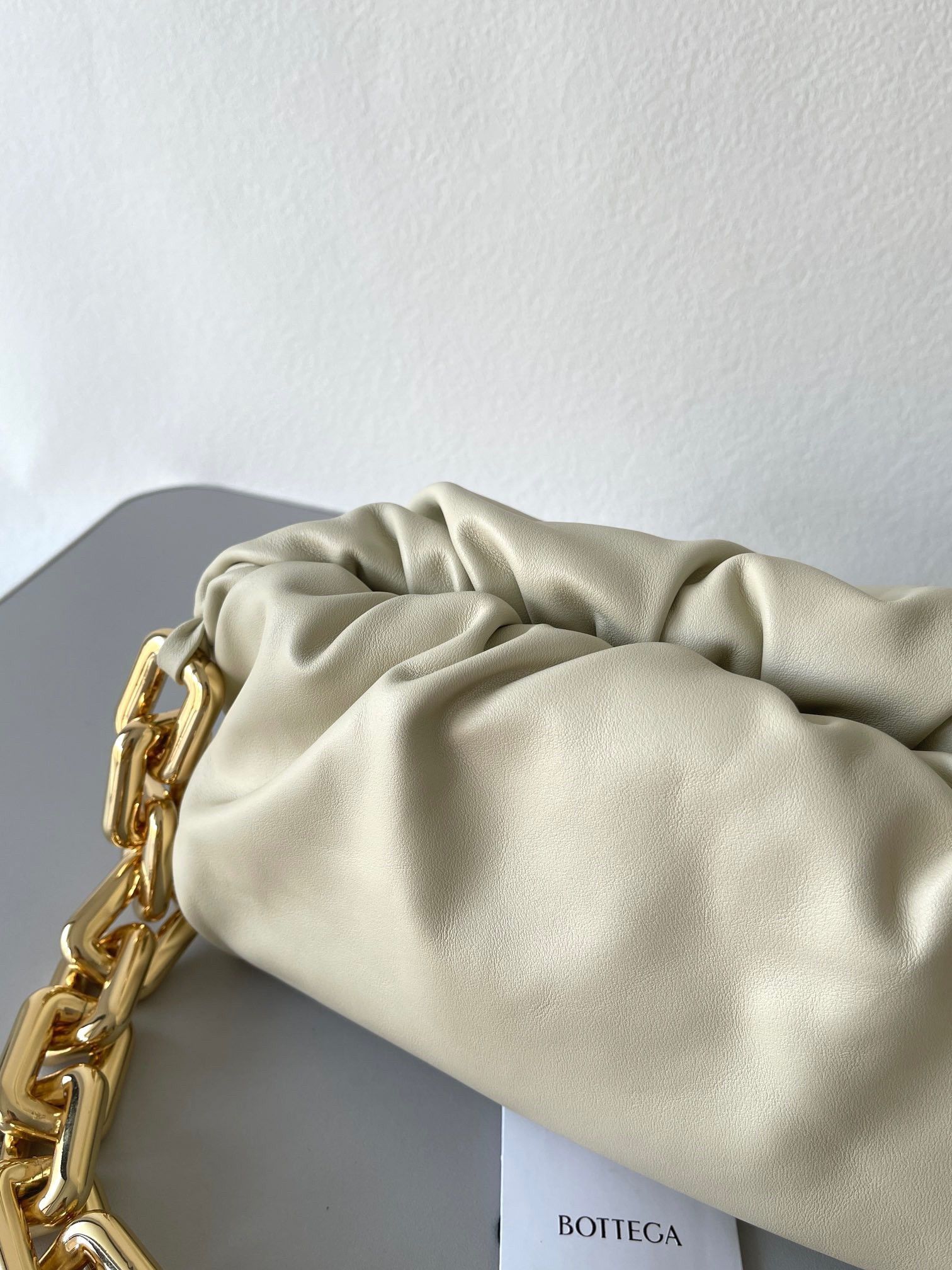 Bottega Veneta The Chain Pouch Bag In Plaster Calfskin