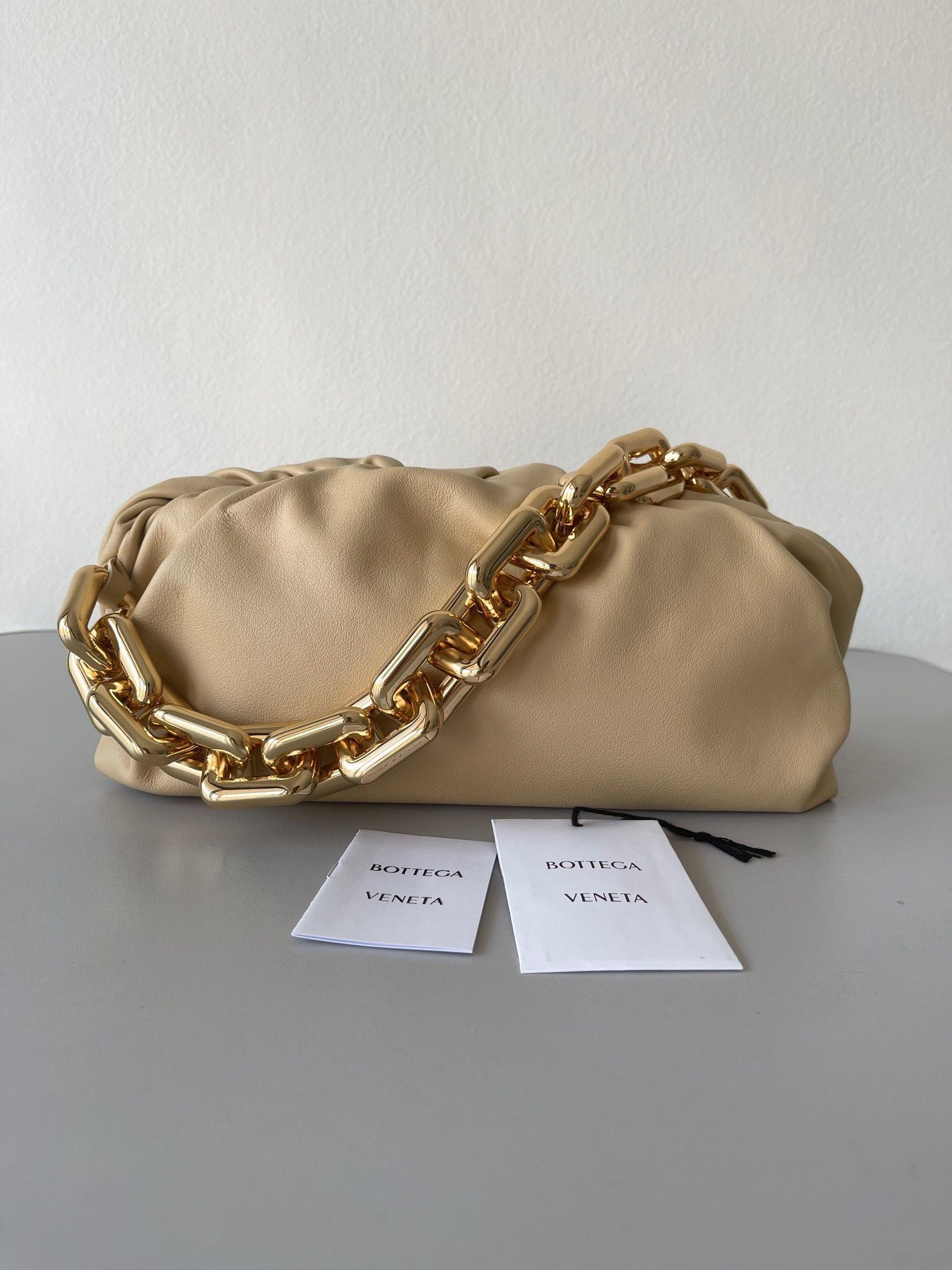 Bottega Veneta The Chain Pouch Bag In Porridge Calfskin