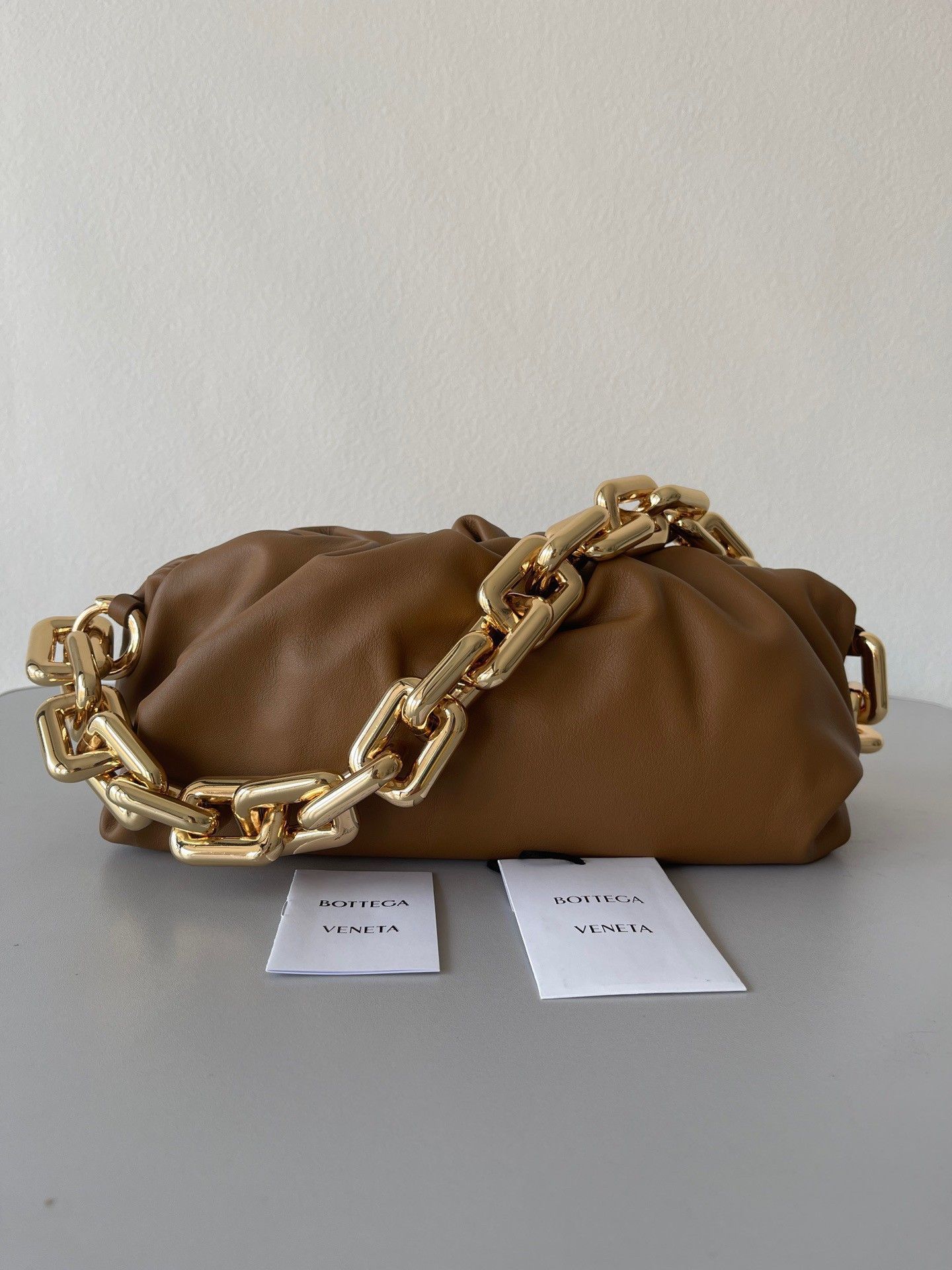 Bottega Veneta The Chain Pouch Bag In Teak Calfskin