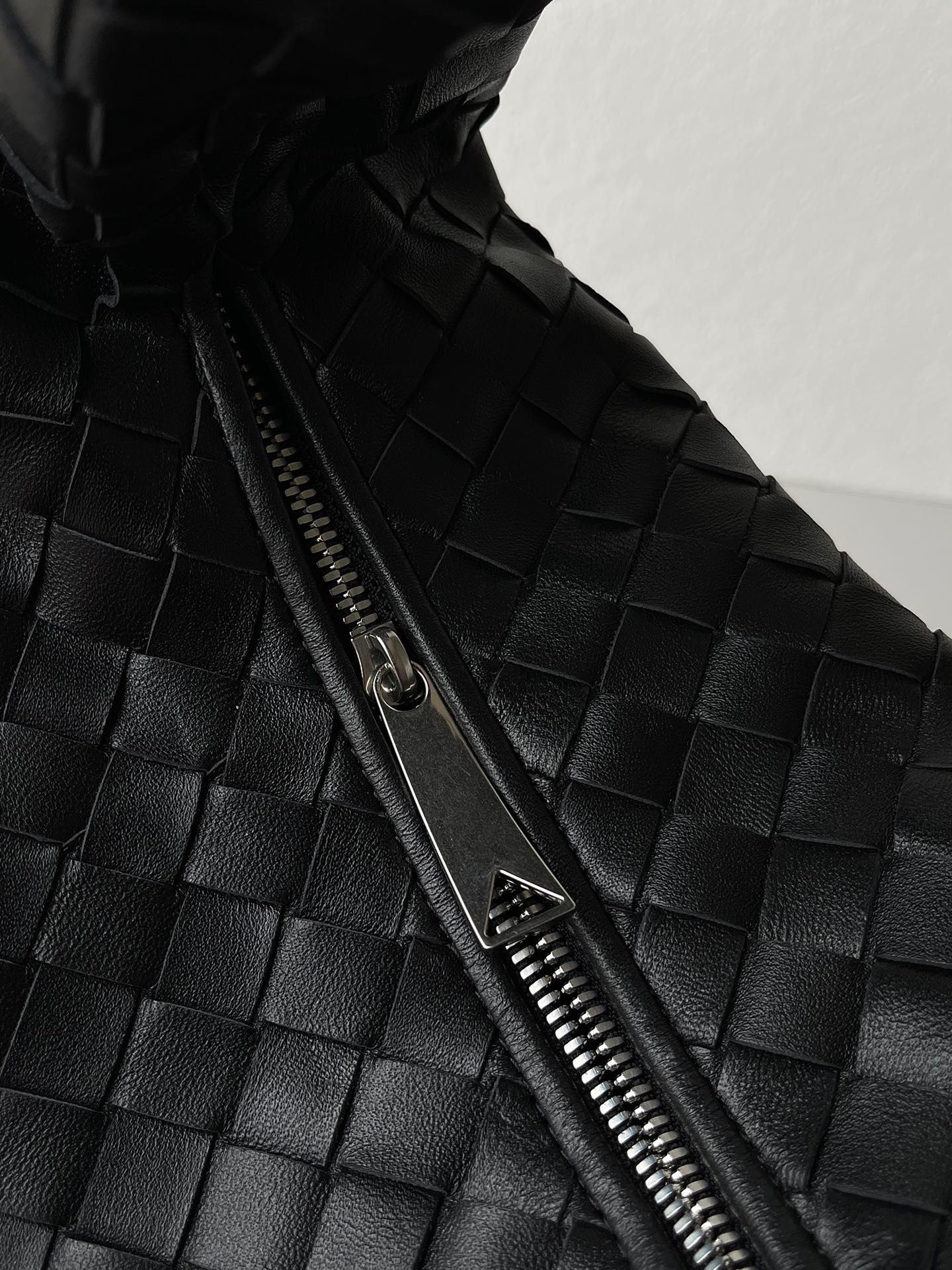 Bottega Veneta BV Jodie Teen Bag In Black Intrecciato Lambskin