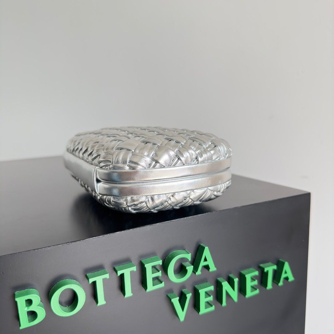 Bottega Veneta Knot Minaudiere Clutch In Silver Intreccio laminated Leather