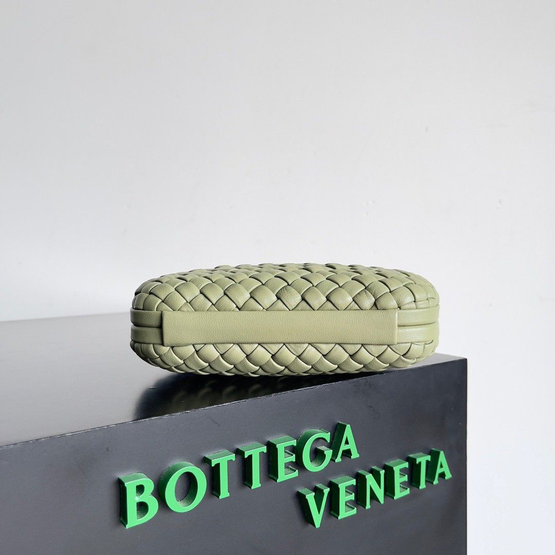 Bottega Veneta Knot Minaudiere Clutch In Travertine Intrecciato Lambskin