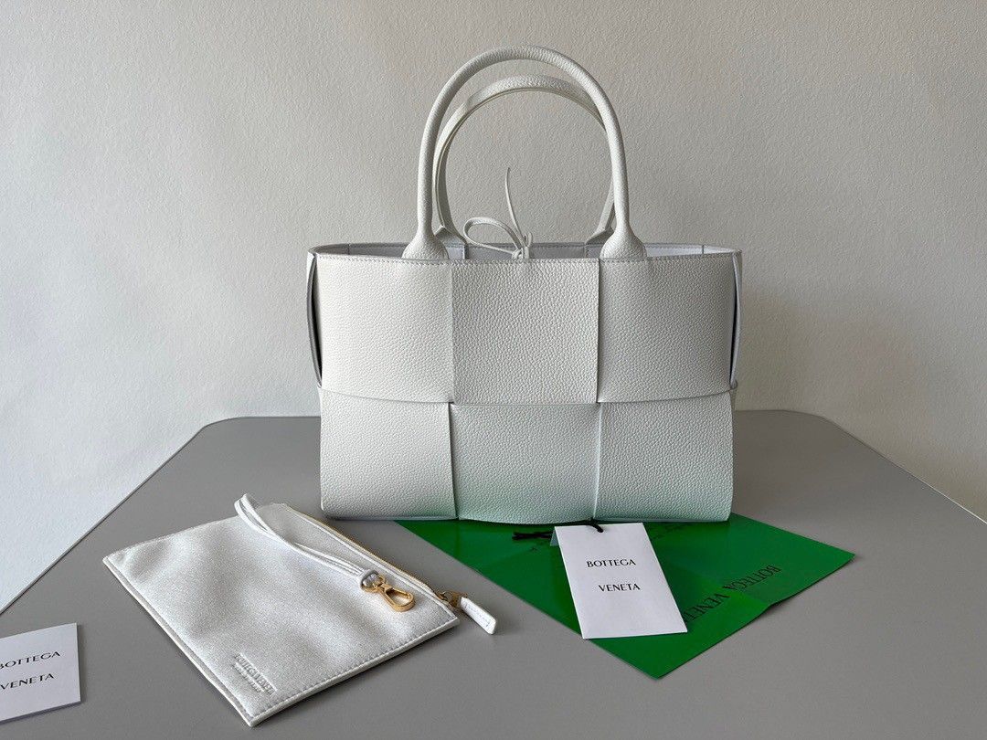 Bottega Veneta Arco Small Tote In White Grained Calfskin