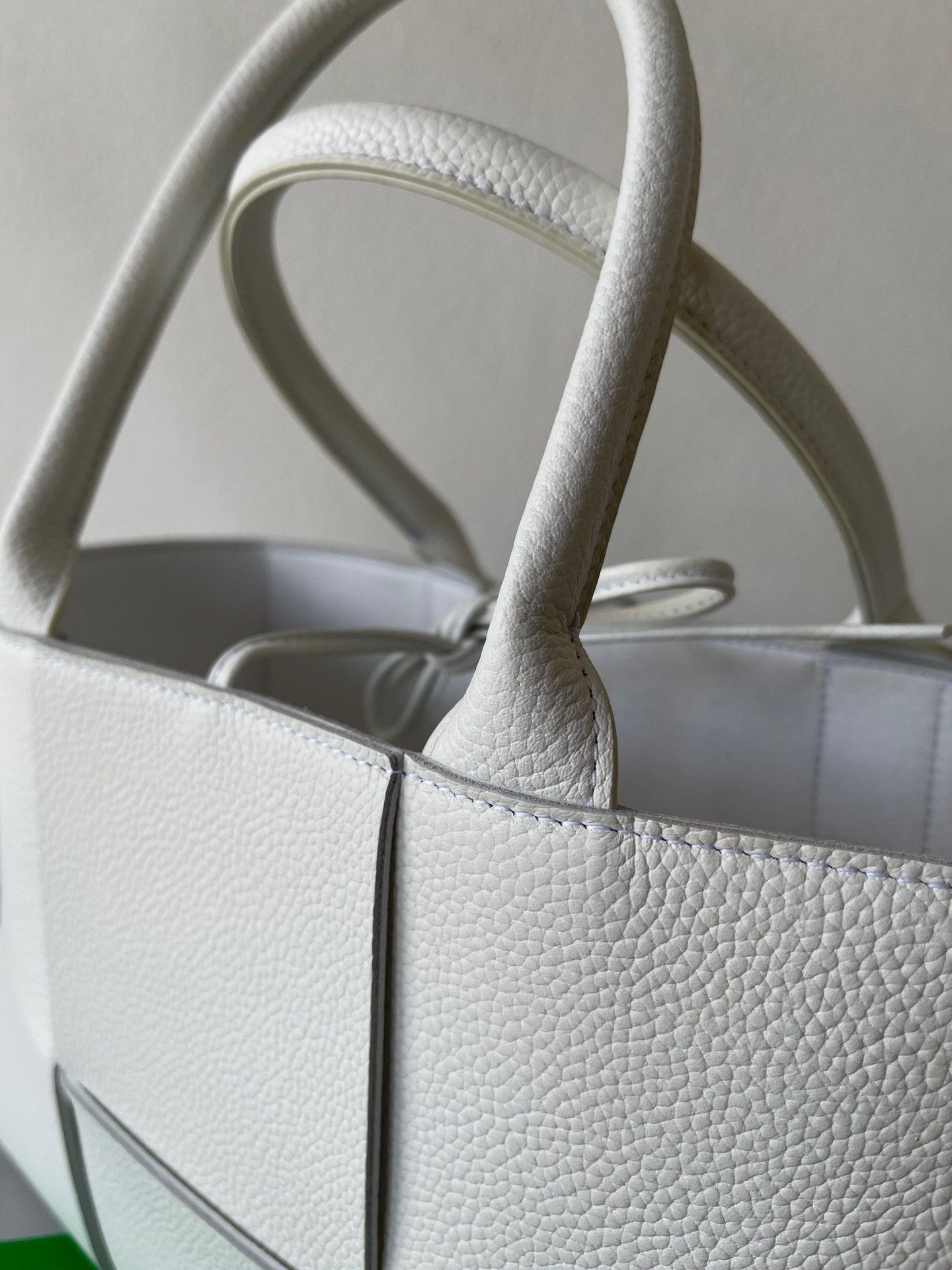 Bottega Veneta Arco Small Tote In White Grained Calfskin