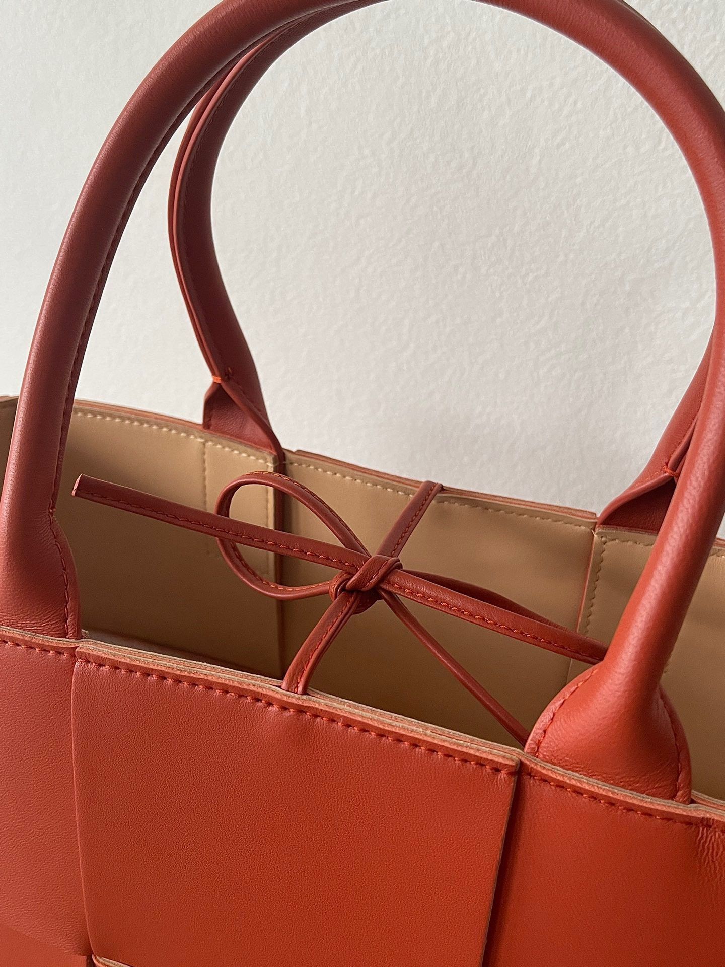 Bottega Veneta Arco Small Tote In Maple Intrecciato Lambskin