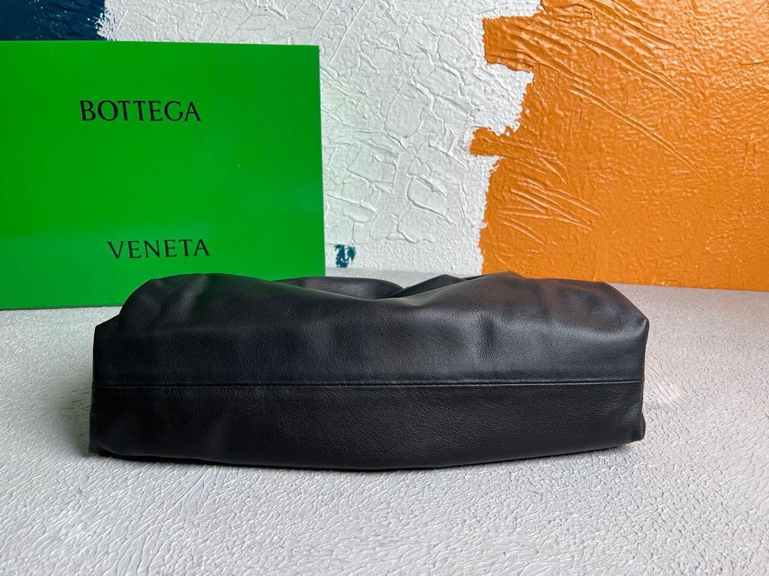 Bottega Veneta Large Pouch Clutch Bag In Black Calfskin