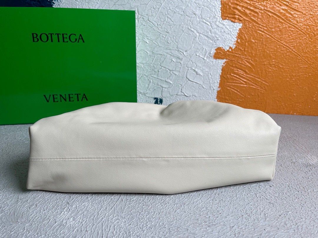 Bottega Veneta Large Pouch Clutch Bag In White Calfskin