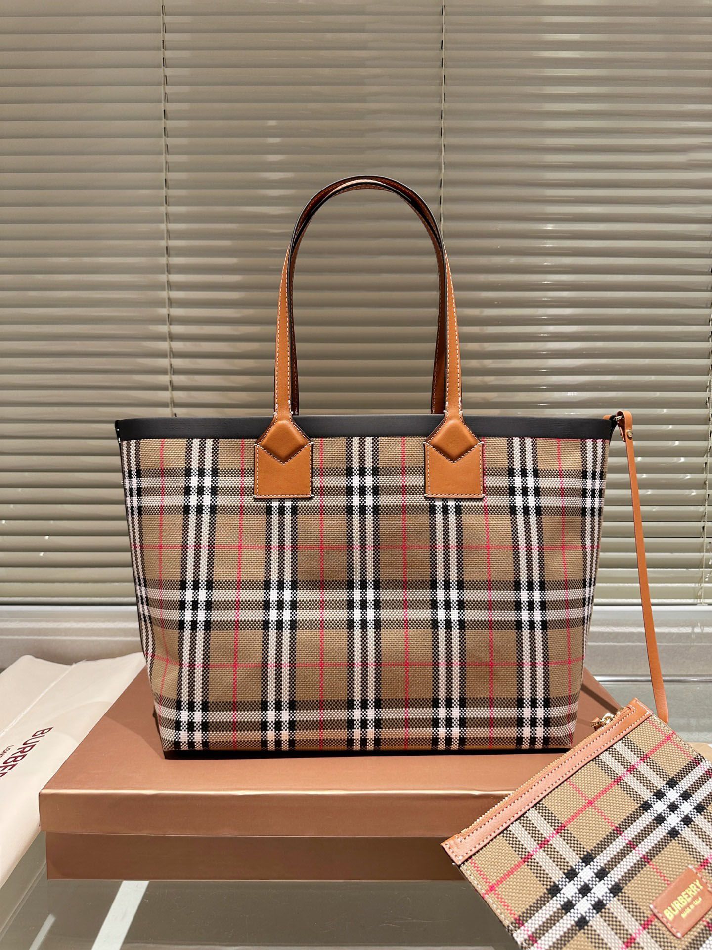 Burberry Large London Tote Briar Brown