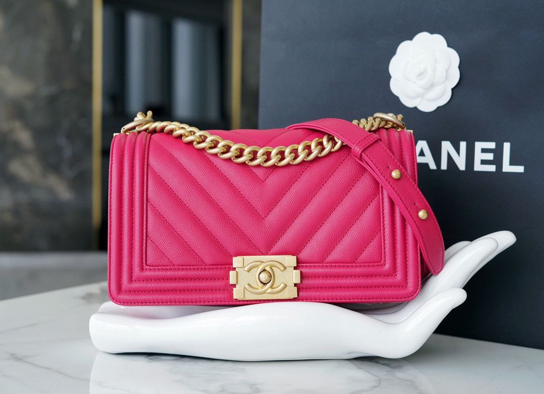 CHANEL Small BOY CHANEL Handbag Fuchsia Grained Shiny Calfskin Gold Tone Metal