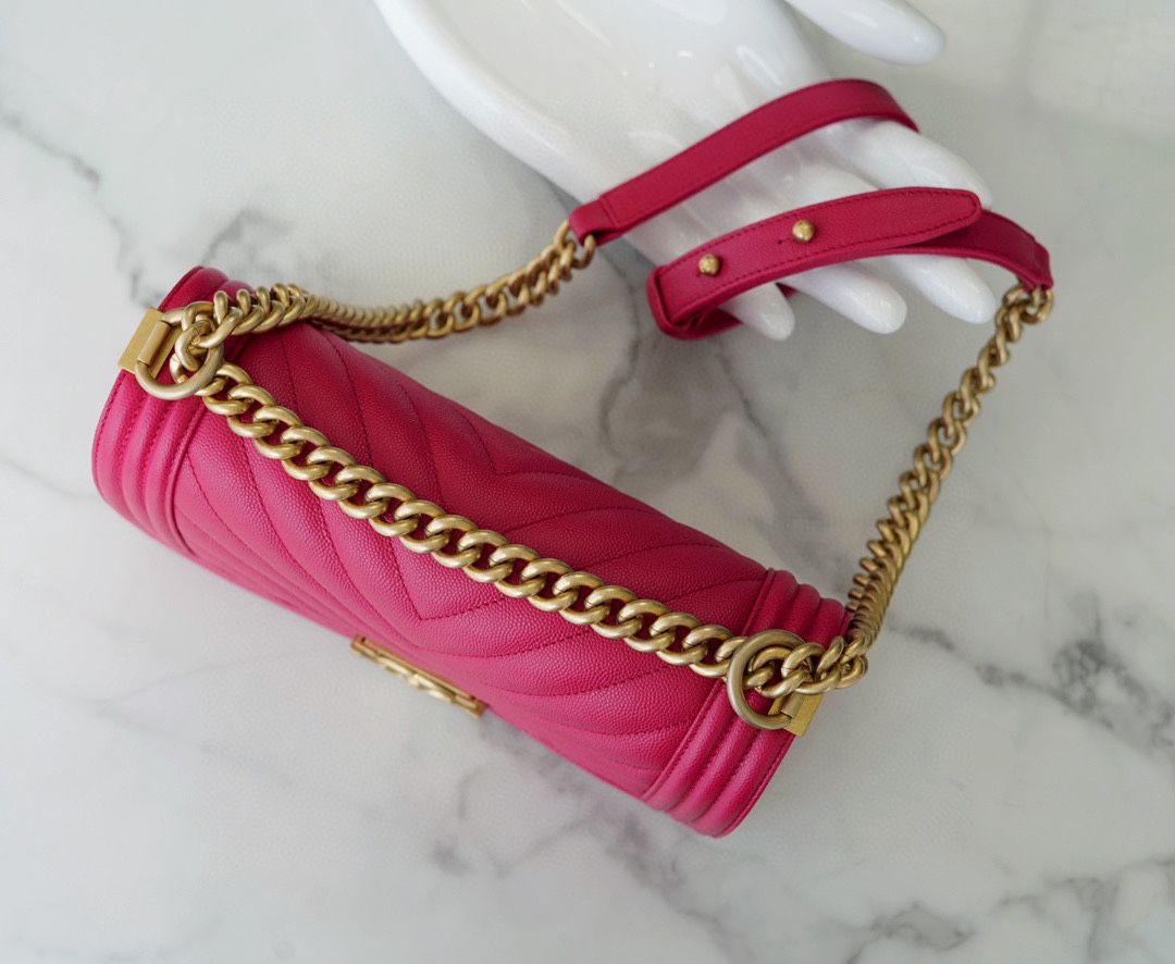 CHANEL Small BOY CHANEL Handbag Fuchsia Grained Shiny Calfskin Gold Tone Metal