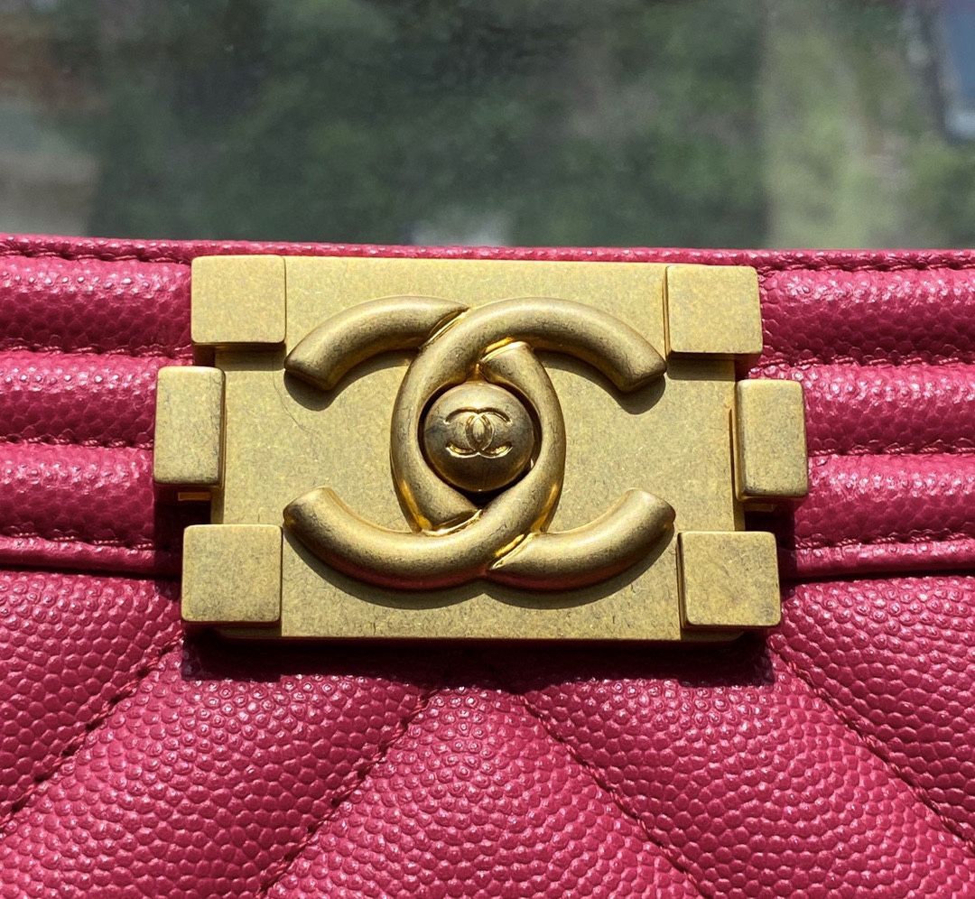 CHANEL Small BOY CHANEL Handbag Fuchsia Grained Shiny Calfskin Gold Tone Metal