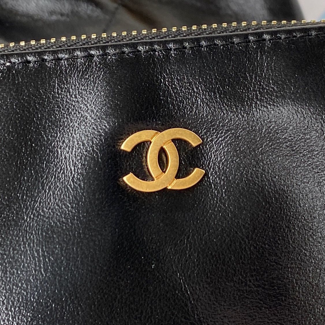 CHANEL 22 Handbag Black Shiny Calfskin Gold Tone Metal