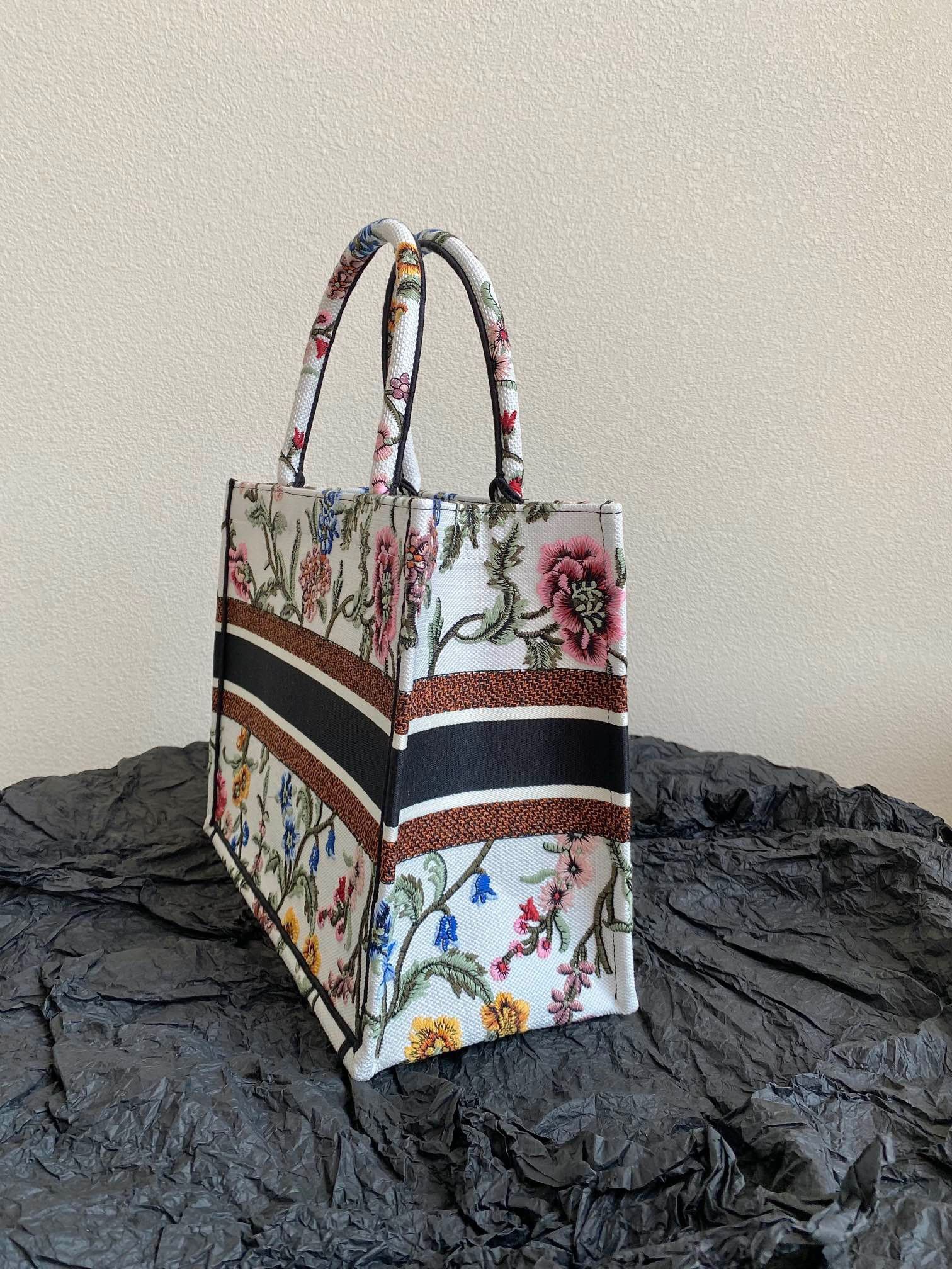 Dior Medium Book Tote Bag In White Dior Petites Fleurs Embroidery