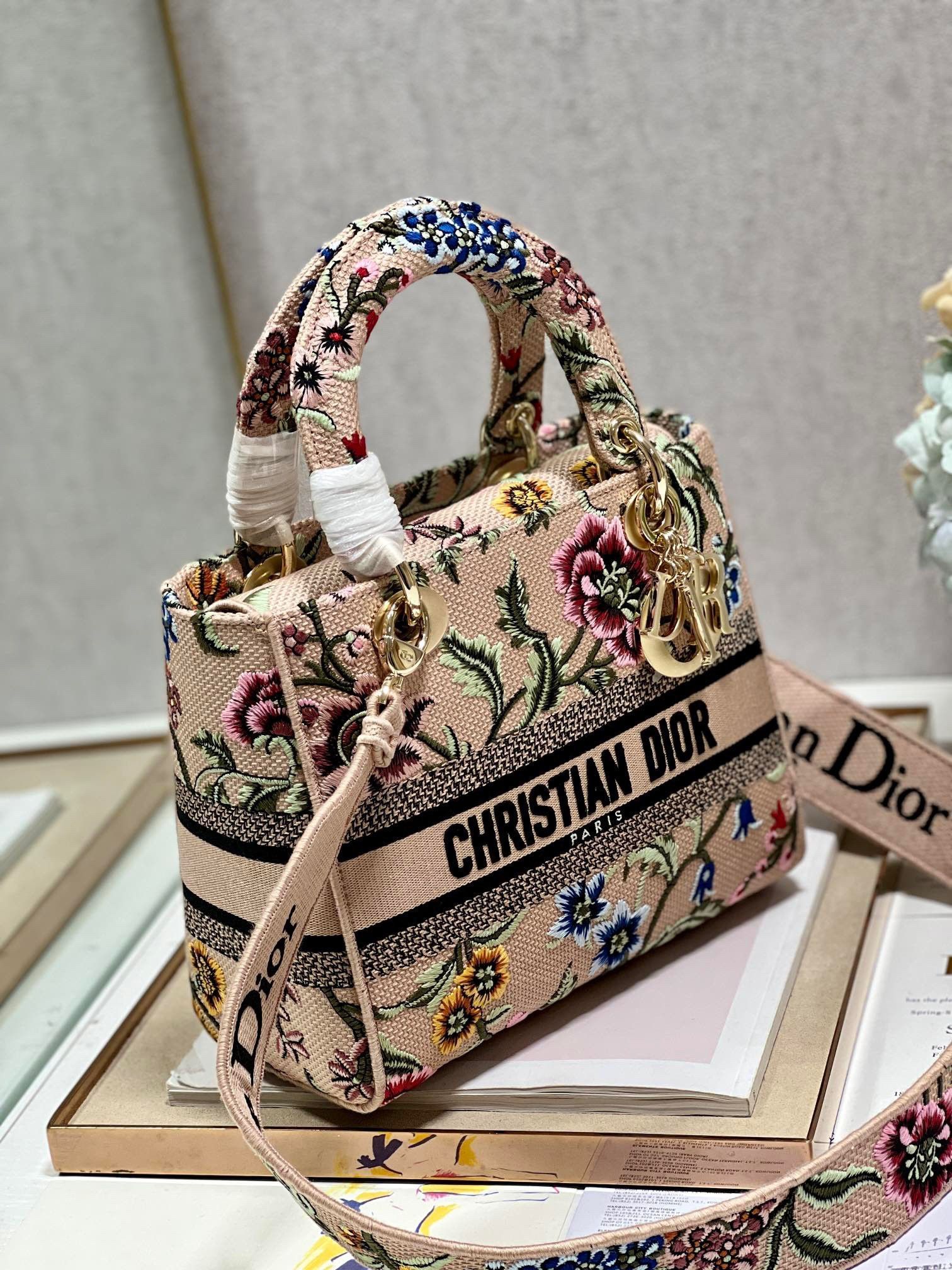 Dior Lady D-Lite Medium Bag In Beige Raffia Embroidered with Dior Petites Fleurs