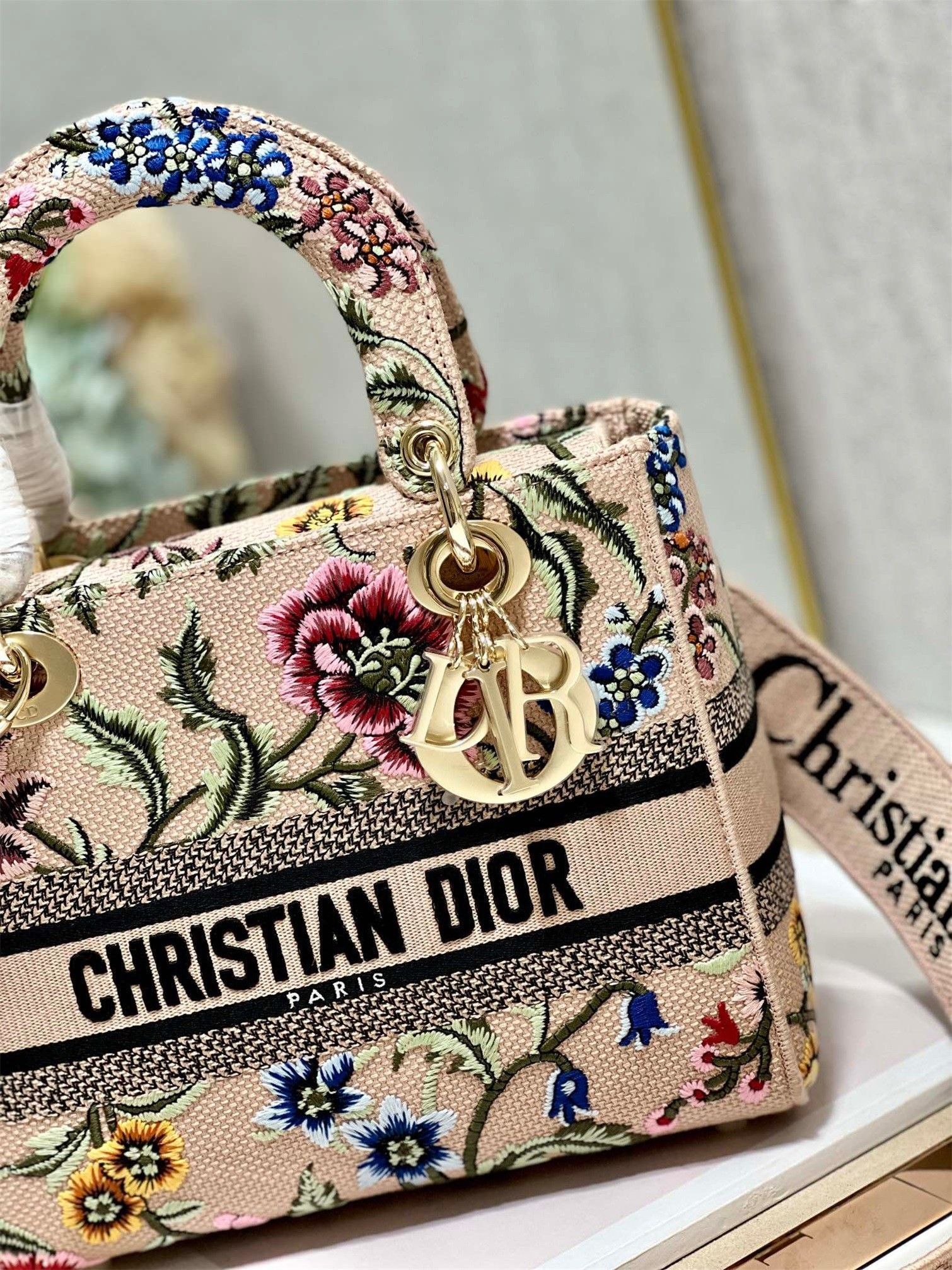 Dior Lady D-Lite Medium Bag In Beige Raffia Embroidered with Dior Petites Fleurs