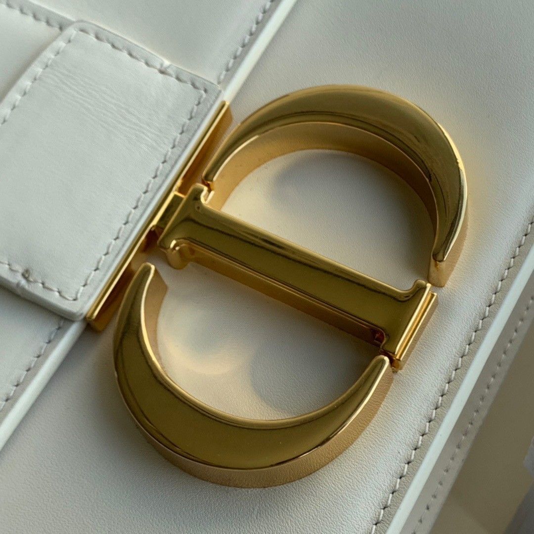 Dior 30 Montaigne Medium Bag In White Box Calfskin