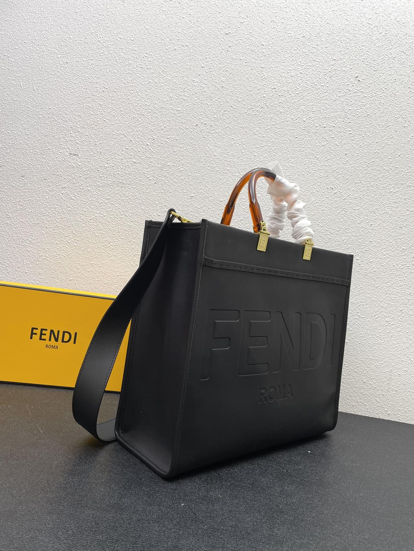 Fendi Sunshine Medium Tote Bag In Black Calfskin