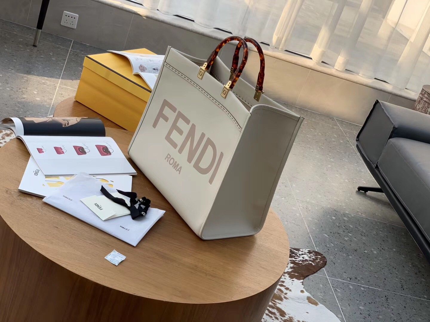 Fendi Sunshine Large Tote Bag In White Calfskin