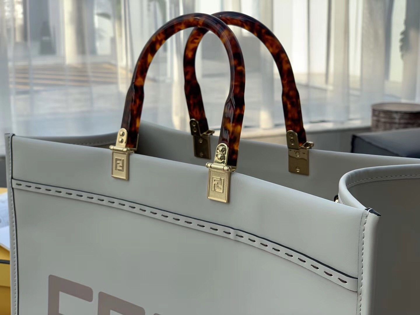 Fendi Sunshine Large Tote Bag In White Calfskin