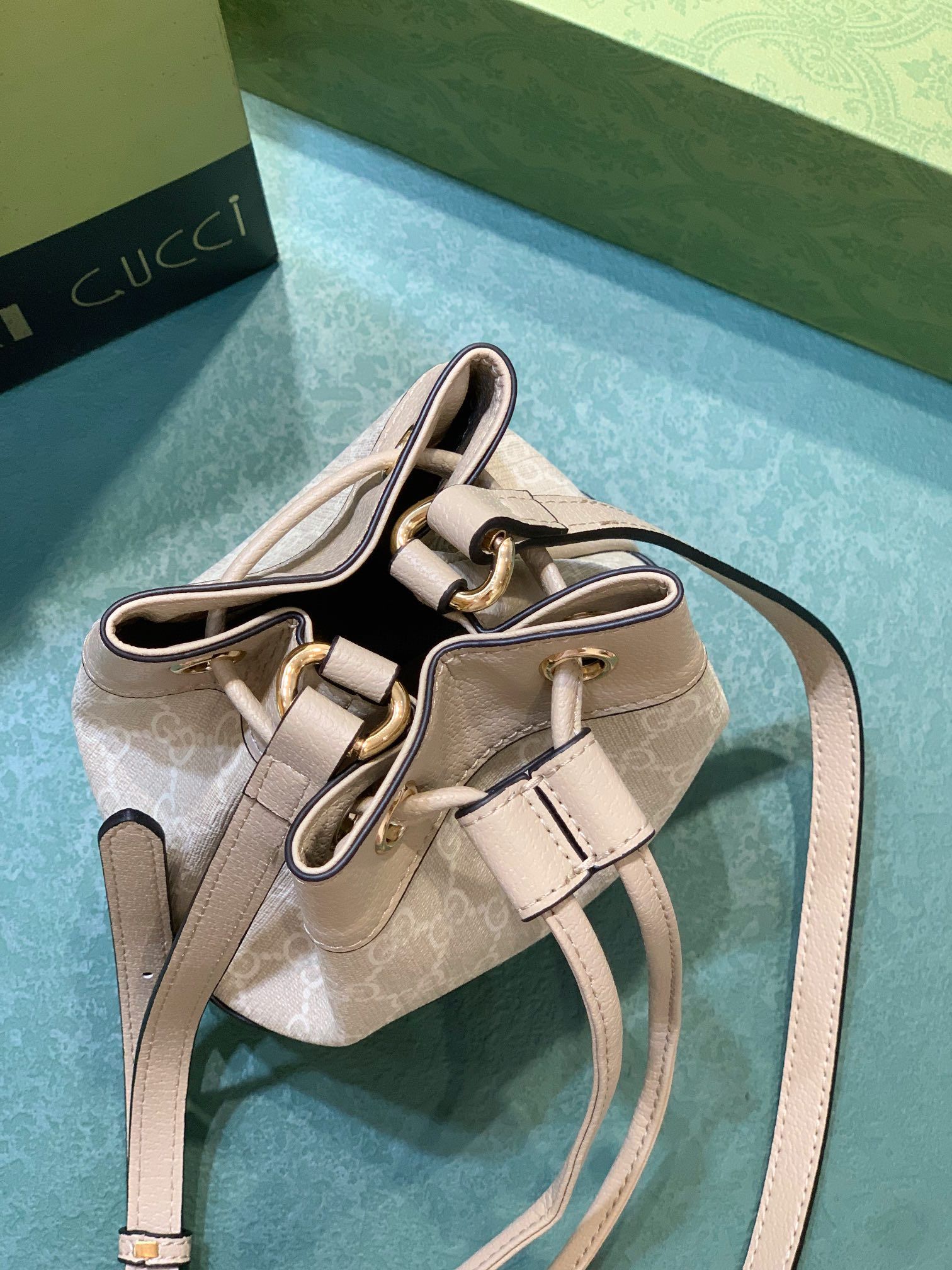 Gucci Ophidia Gg Mini Bucket Bag Beige And White Canvas