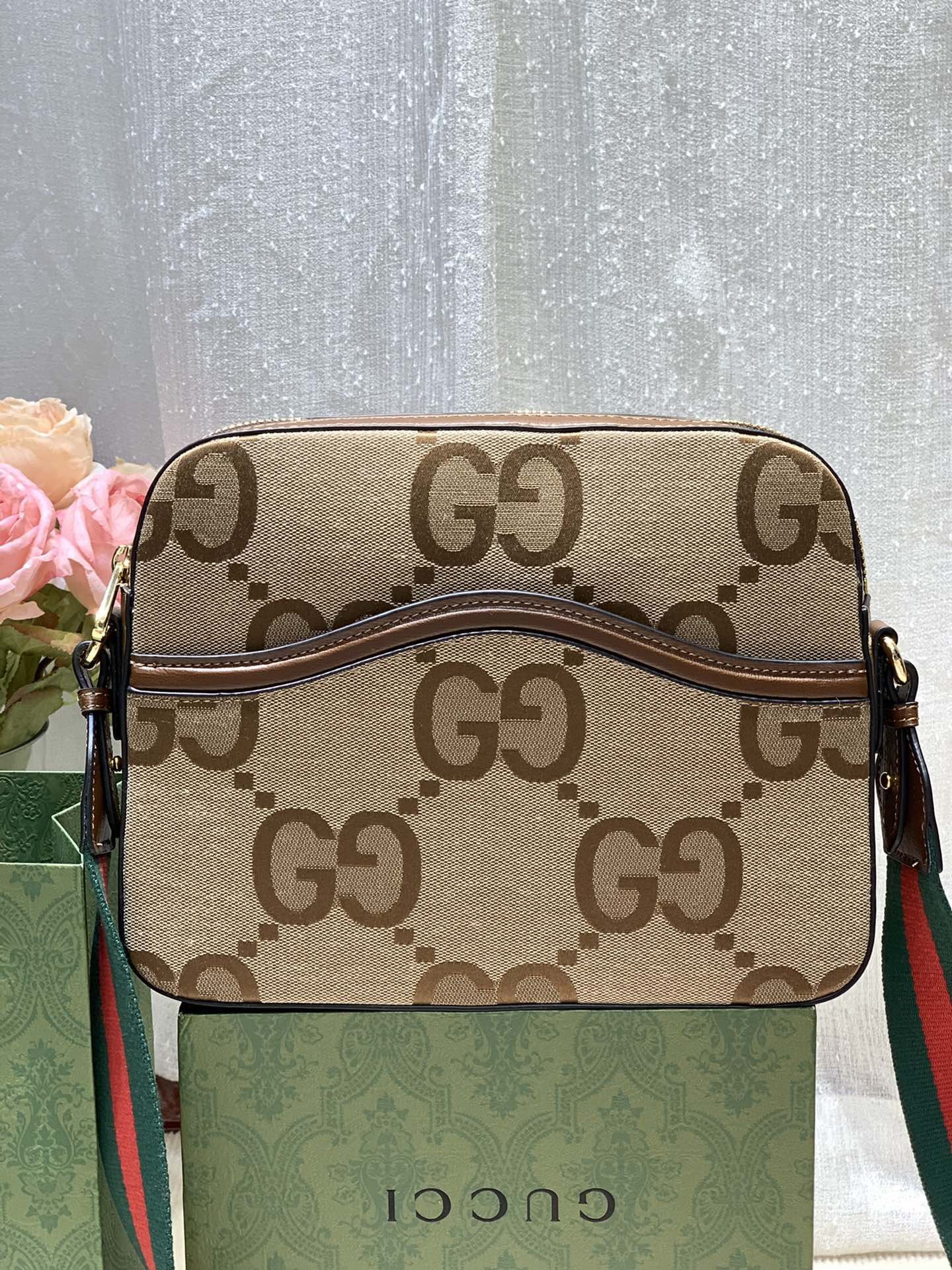 Gucci Jumbo Gg Messenger Bag Camel And Ebony Gg Canvas