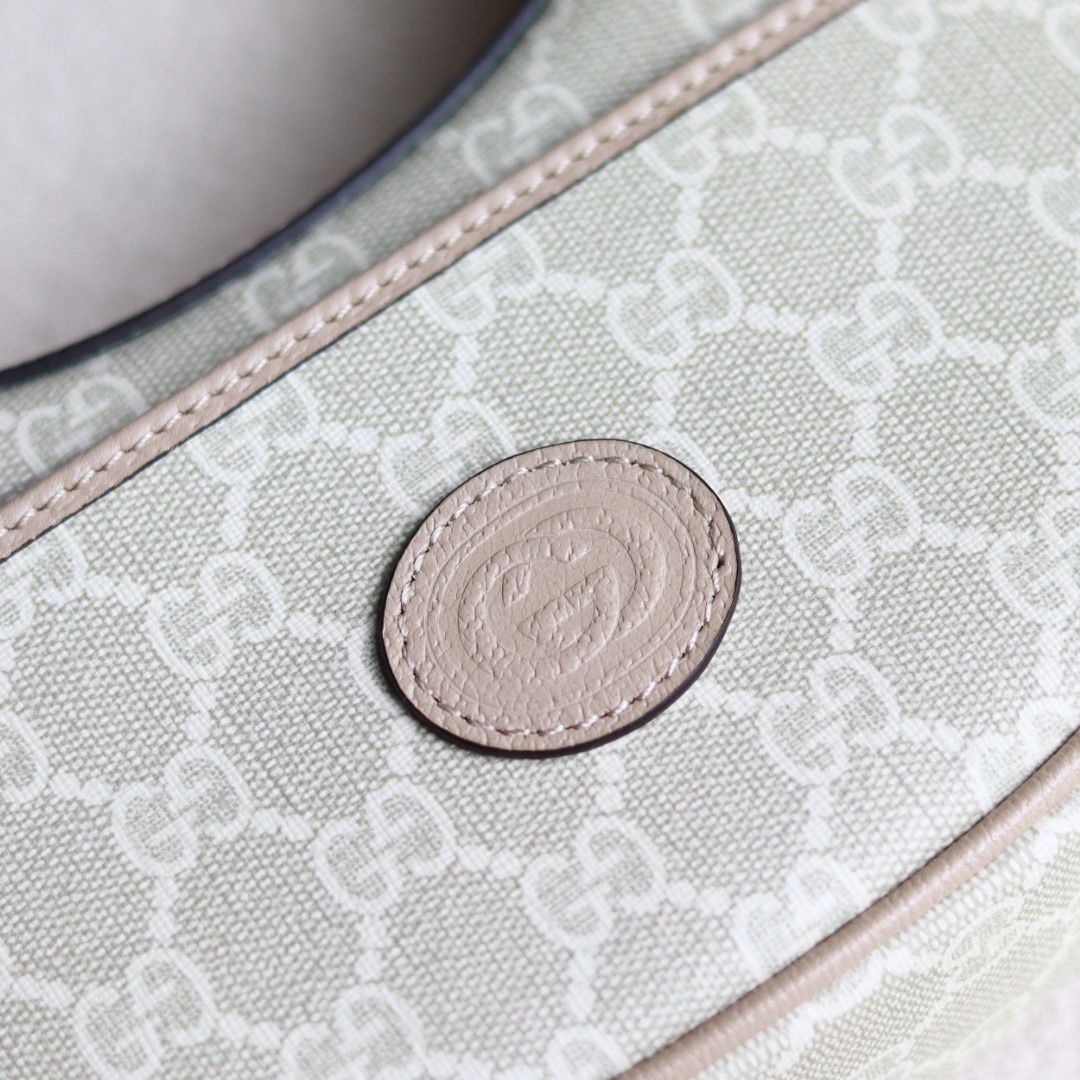 Gucci Gg Half-Moon-Shaped Mini Bag Beige And White Supreme