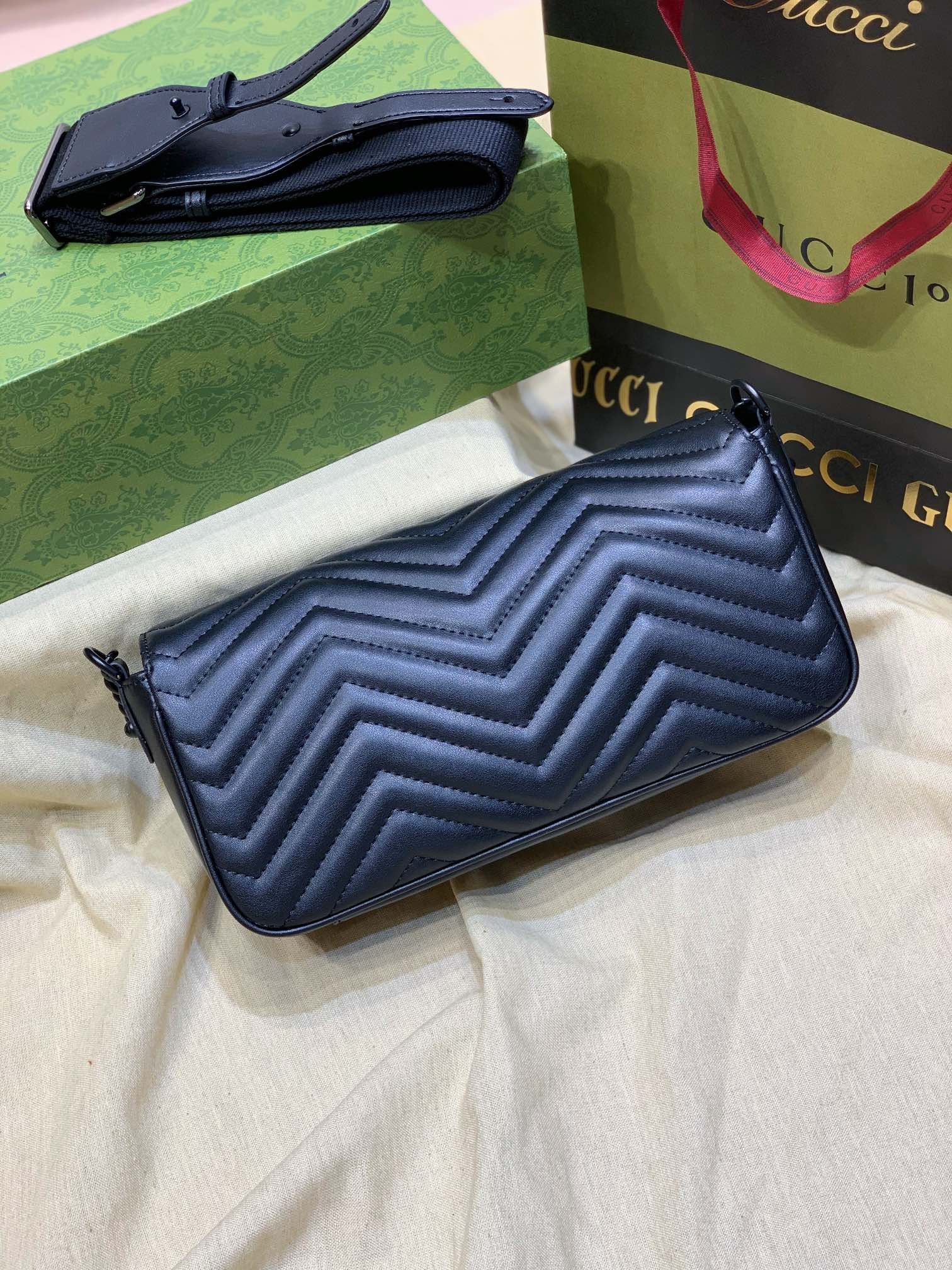 Gucci Gg Marmont Shoulder Bag Black Leather