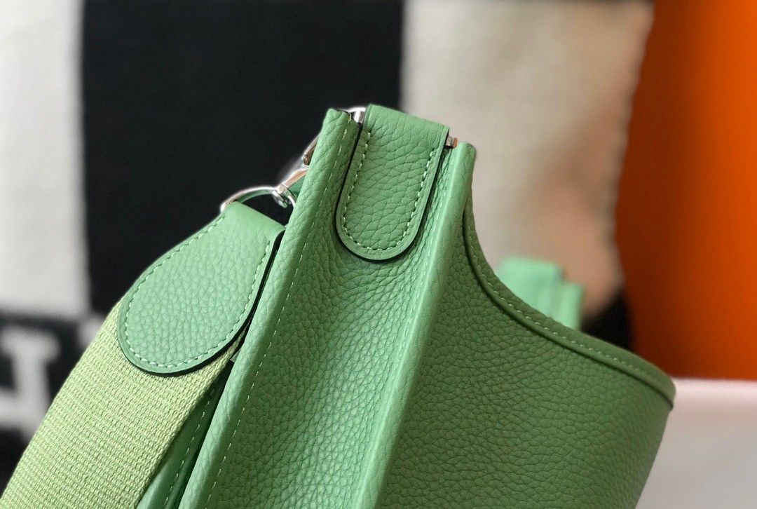 Hermes Evelyne III 29 Bag In Vert Criquet Clemence Leather