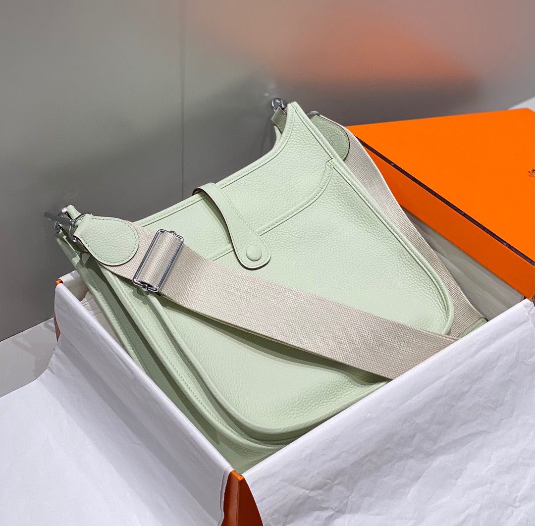 Hermes Evelyne III 29 Bag in Vert Fizz Clemence Leather