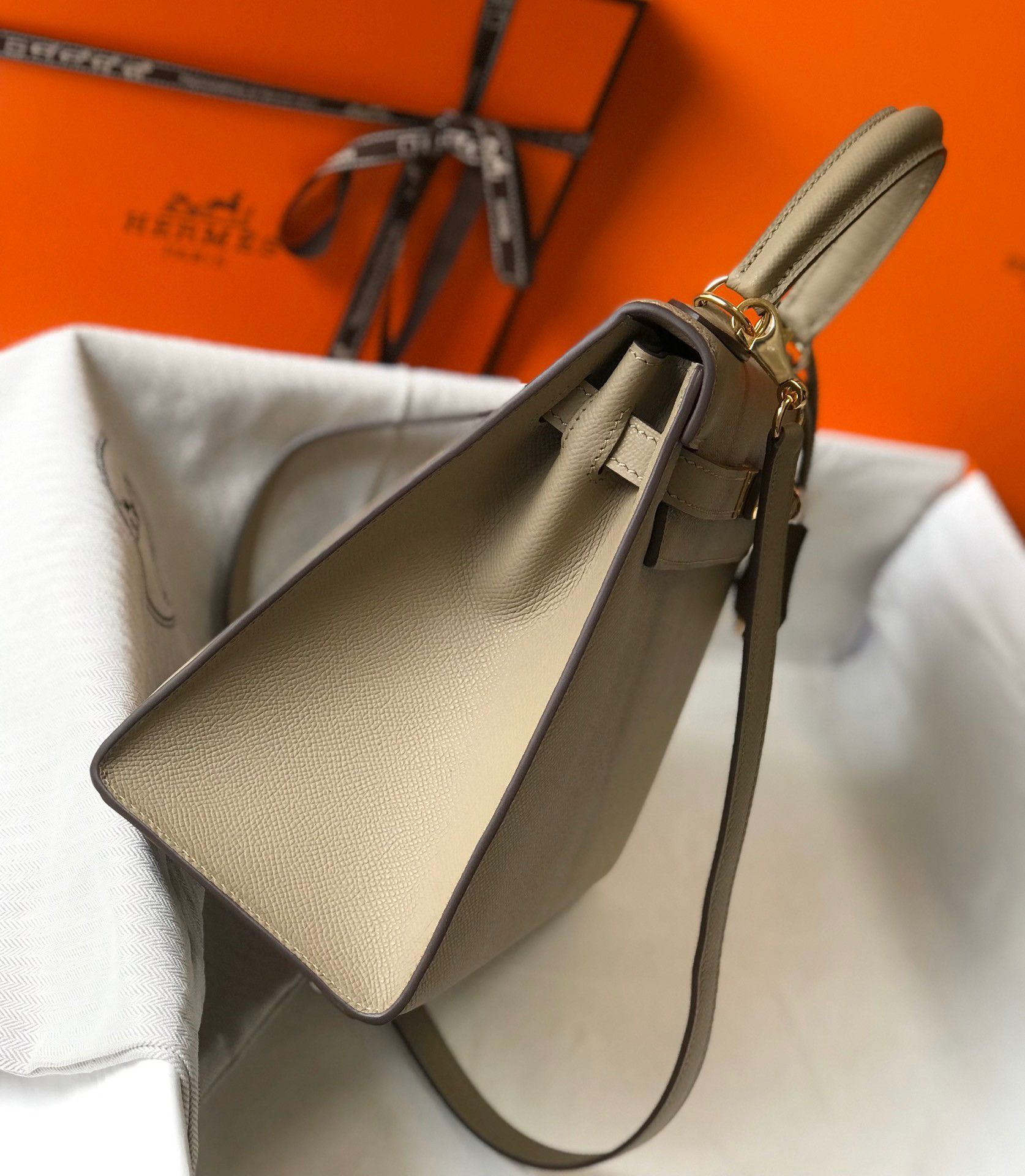 Hermes Kelly 28cm Sellier Bag in Gris Tourterelle Epsom Calfskin GHW