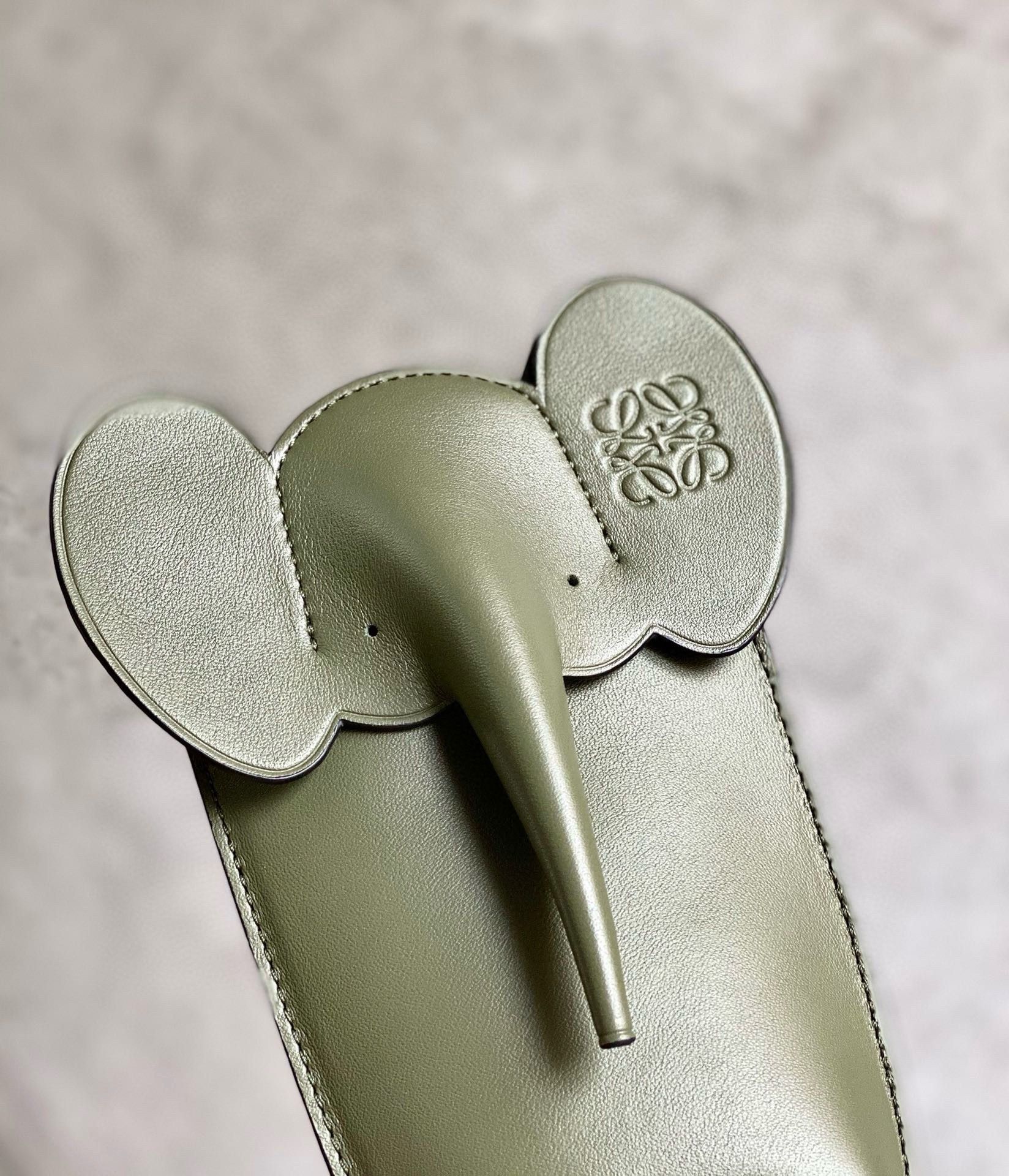 Loewe Elephant Pocket in Green Calfskin