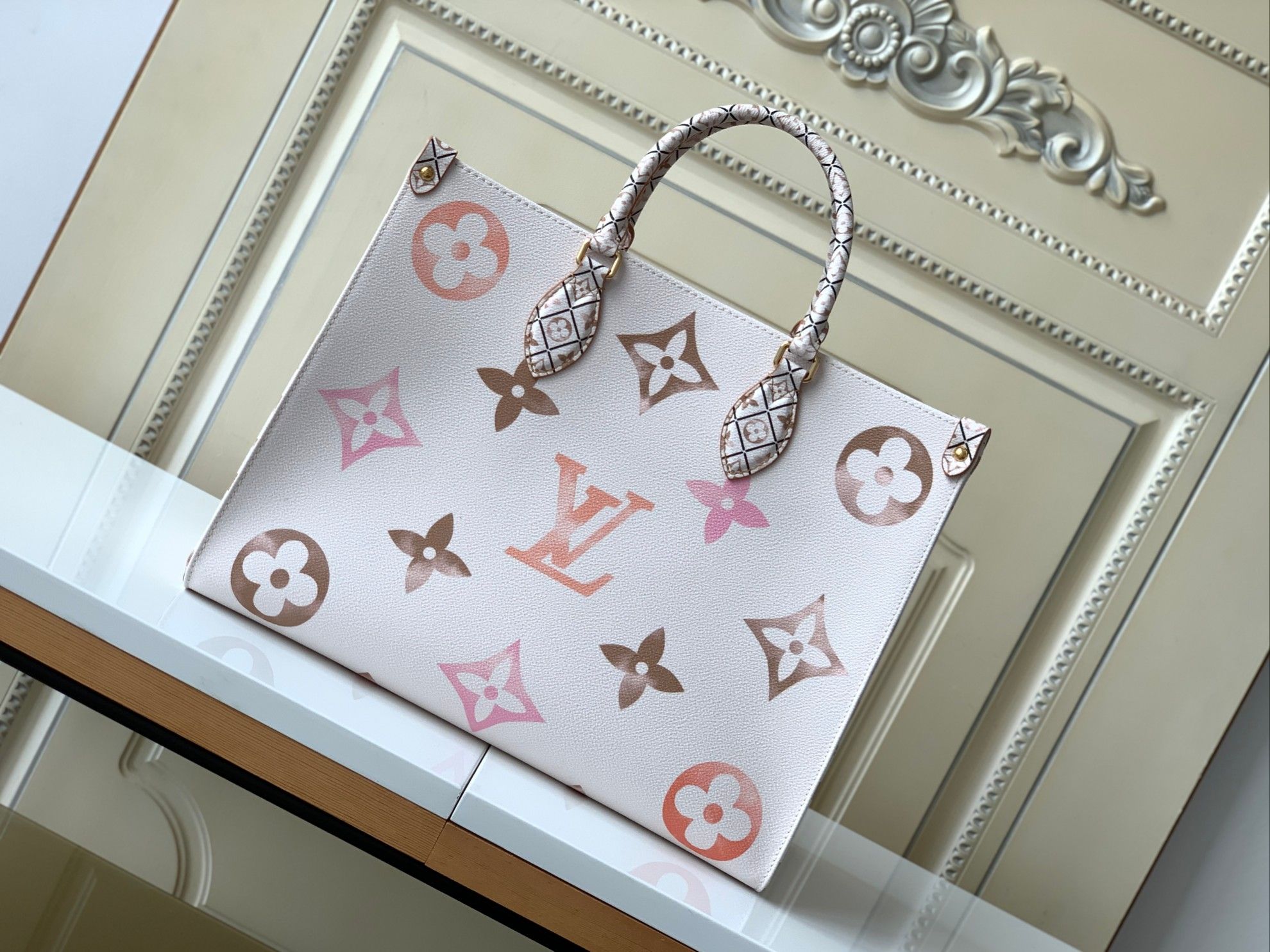 Louis Vuitton OnTheGo MM Monogram Canvas Women's Handbags M22975