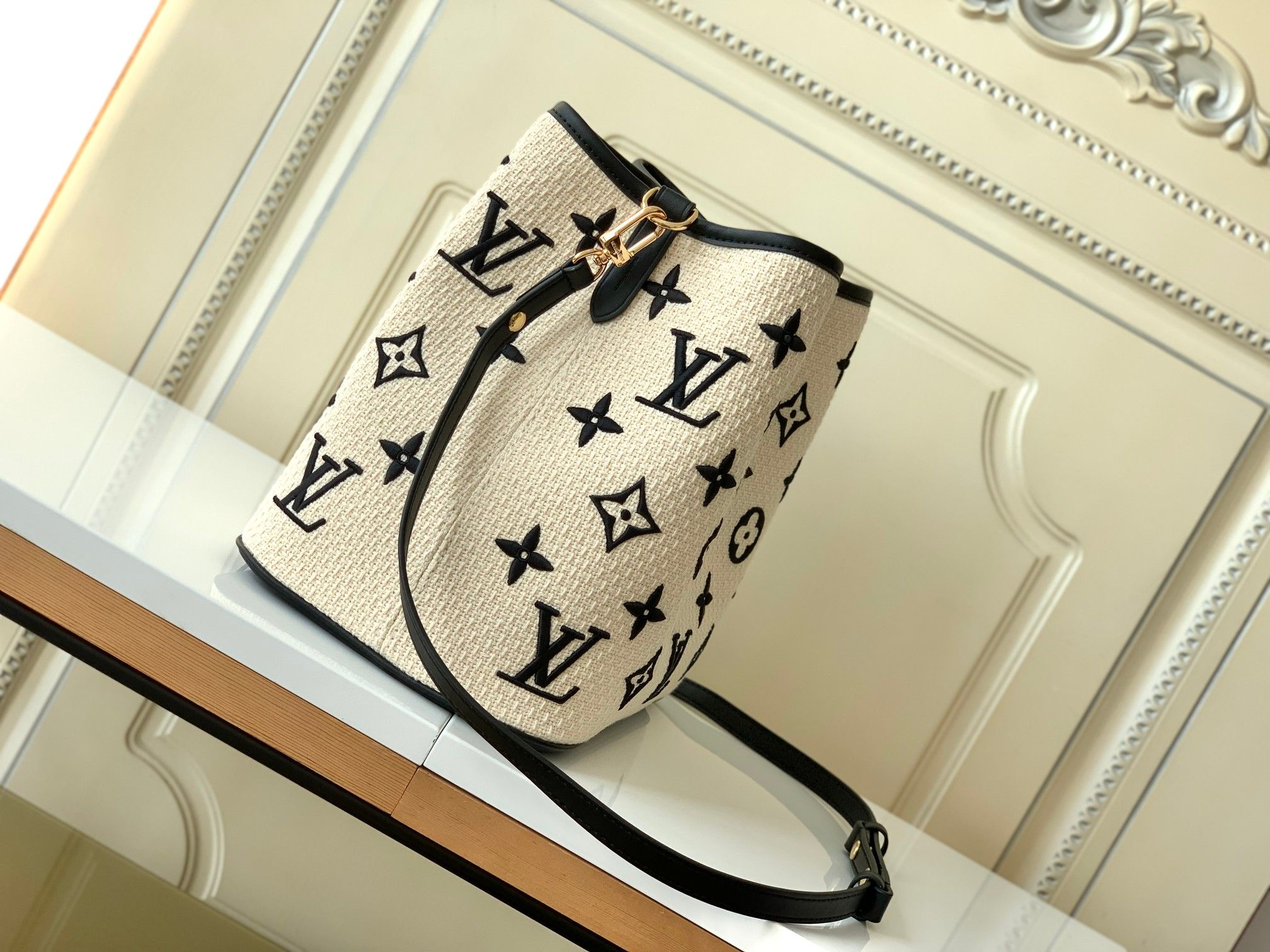 Louis Vuitton Néonoé MM Monogram Canvas Women's Handbags M23080