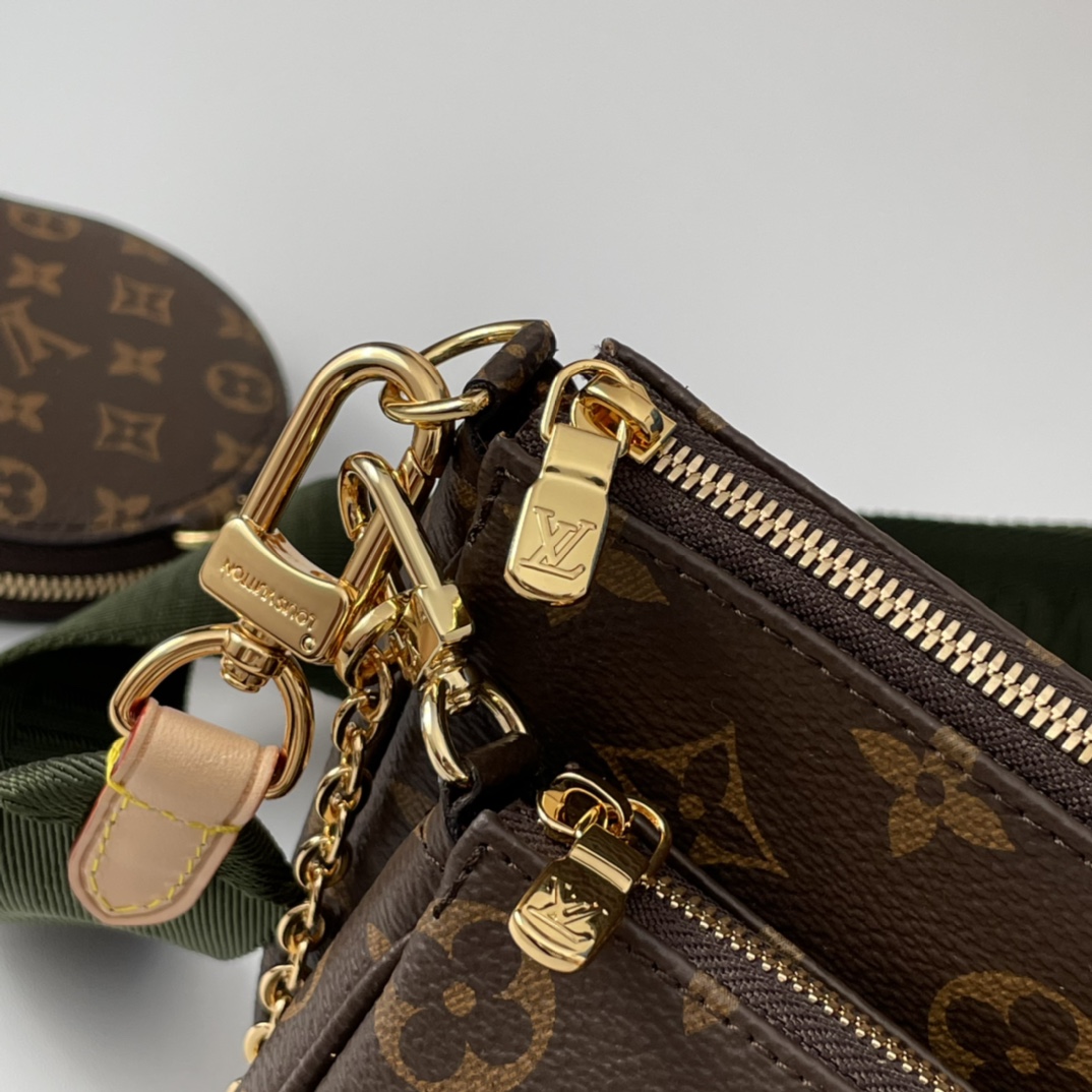 Louis Vuitton Multi 3 in 1  Pochette Monogram Canvas Purse Women's Crossbody Handbags M44813